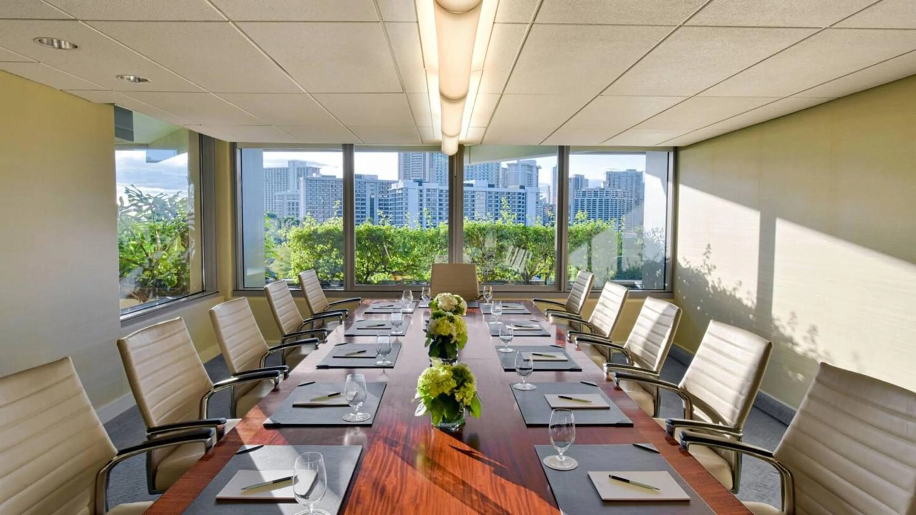 Meeting/conference room in Ka Laʻi Waikiki Beach, LXR Hotels & Resorts