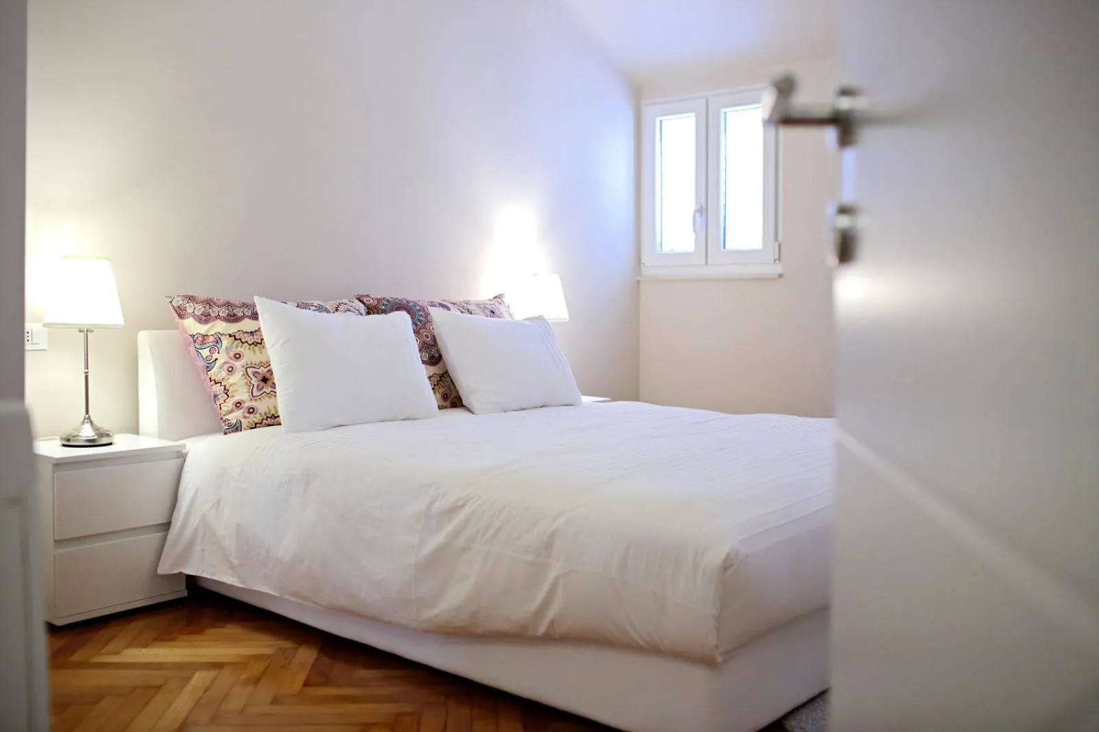 Shower, Bed in Apartment White Stone - Diocletian Palace