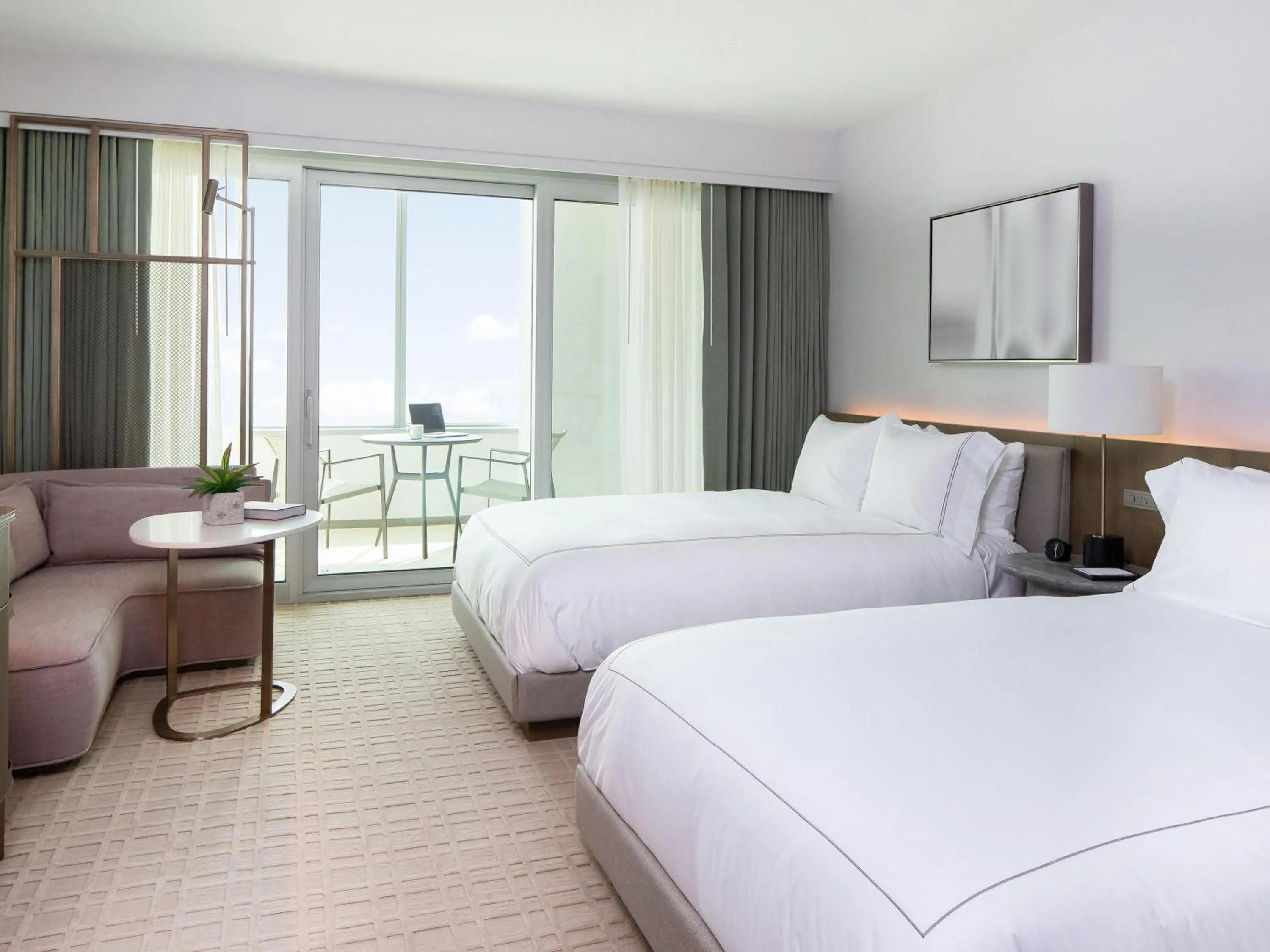 Bedroom, Bed in Fairmont Century Plaza Los Angeles at Beverly Hills