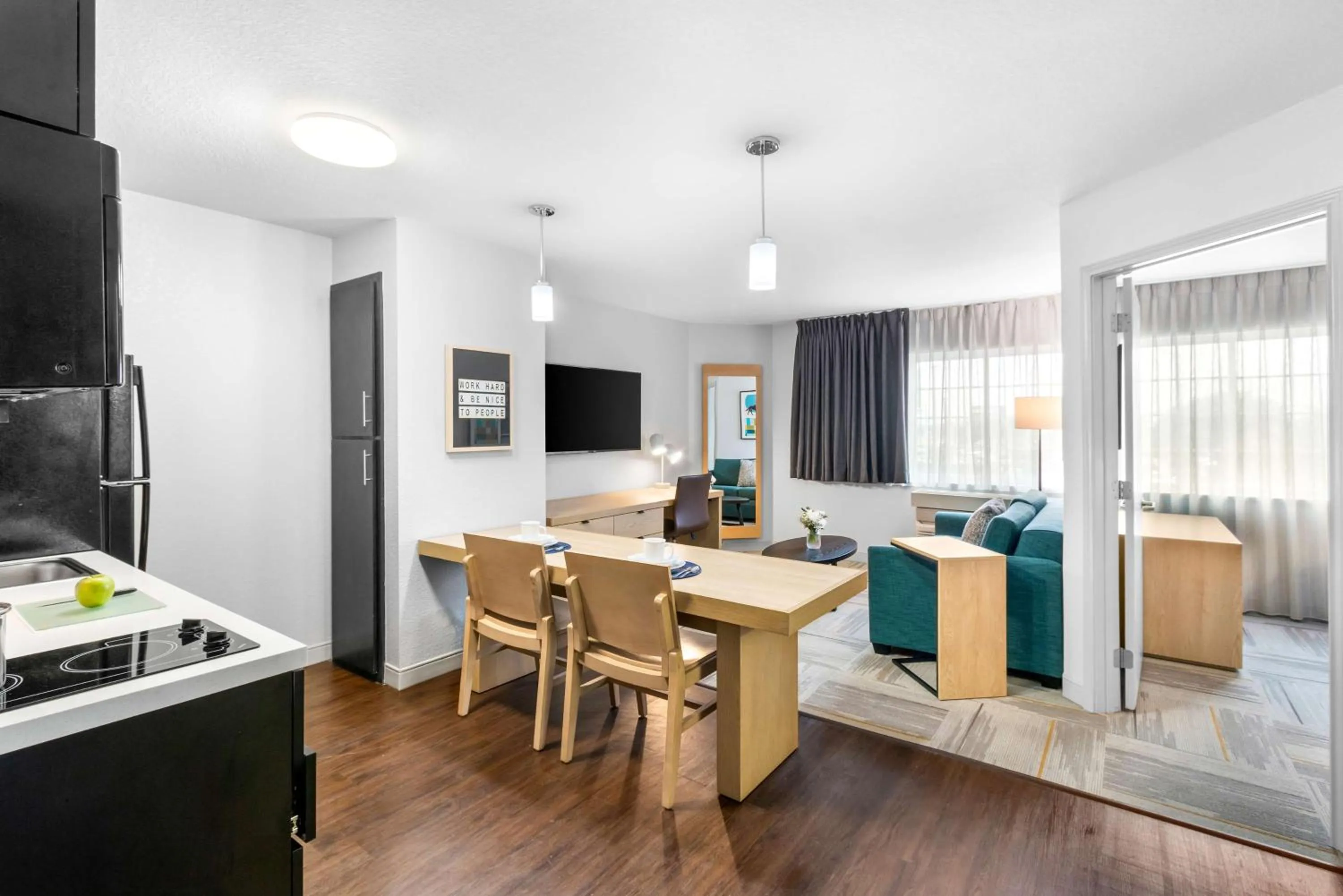 One-Bedroom King Suite - Non-Smoking in Sonesta Simply Suites Austin South