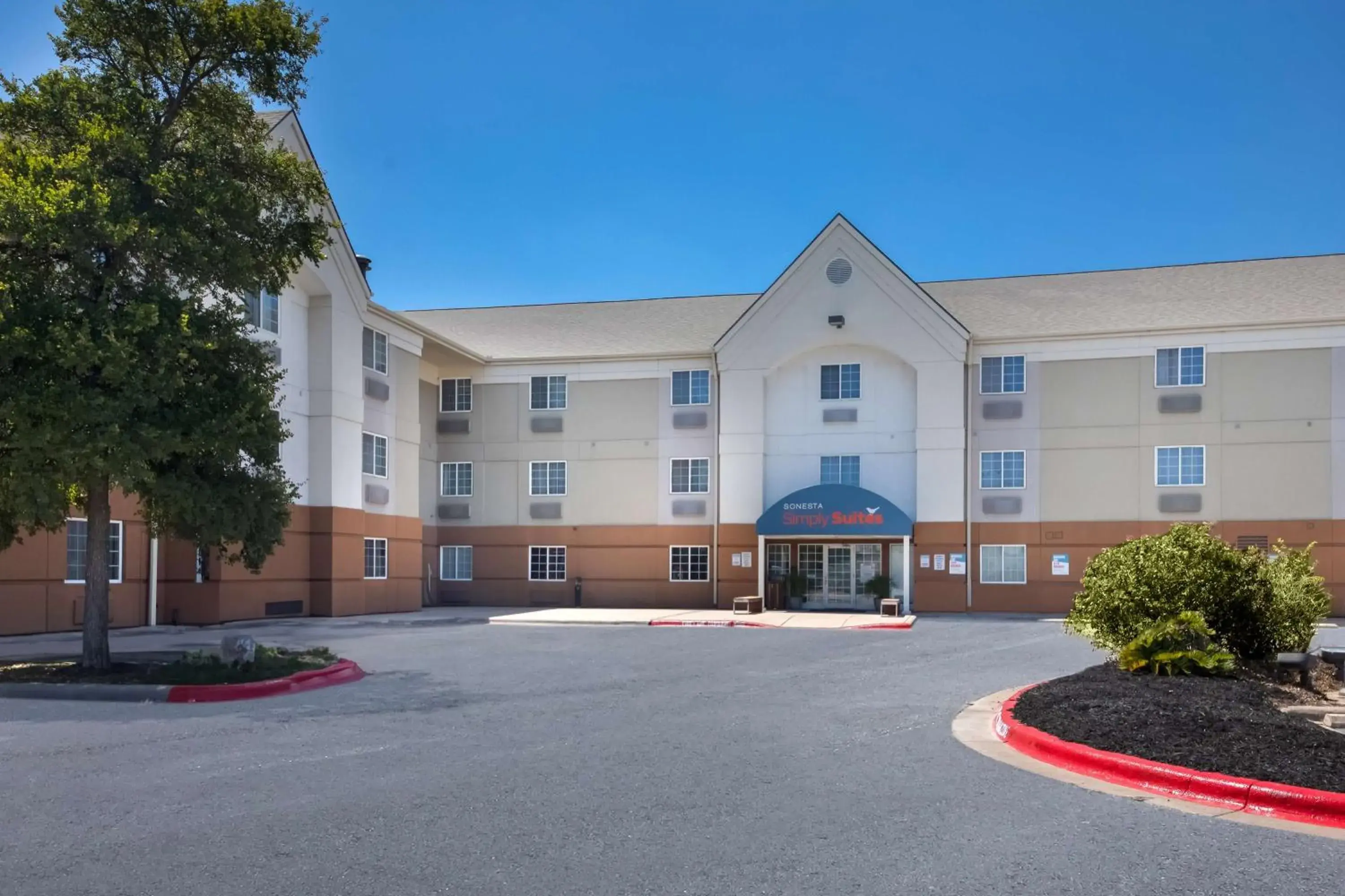 Property building in Sonesta Simply Suites Austin South Property building in Sonesta Simply Suites Austin South