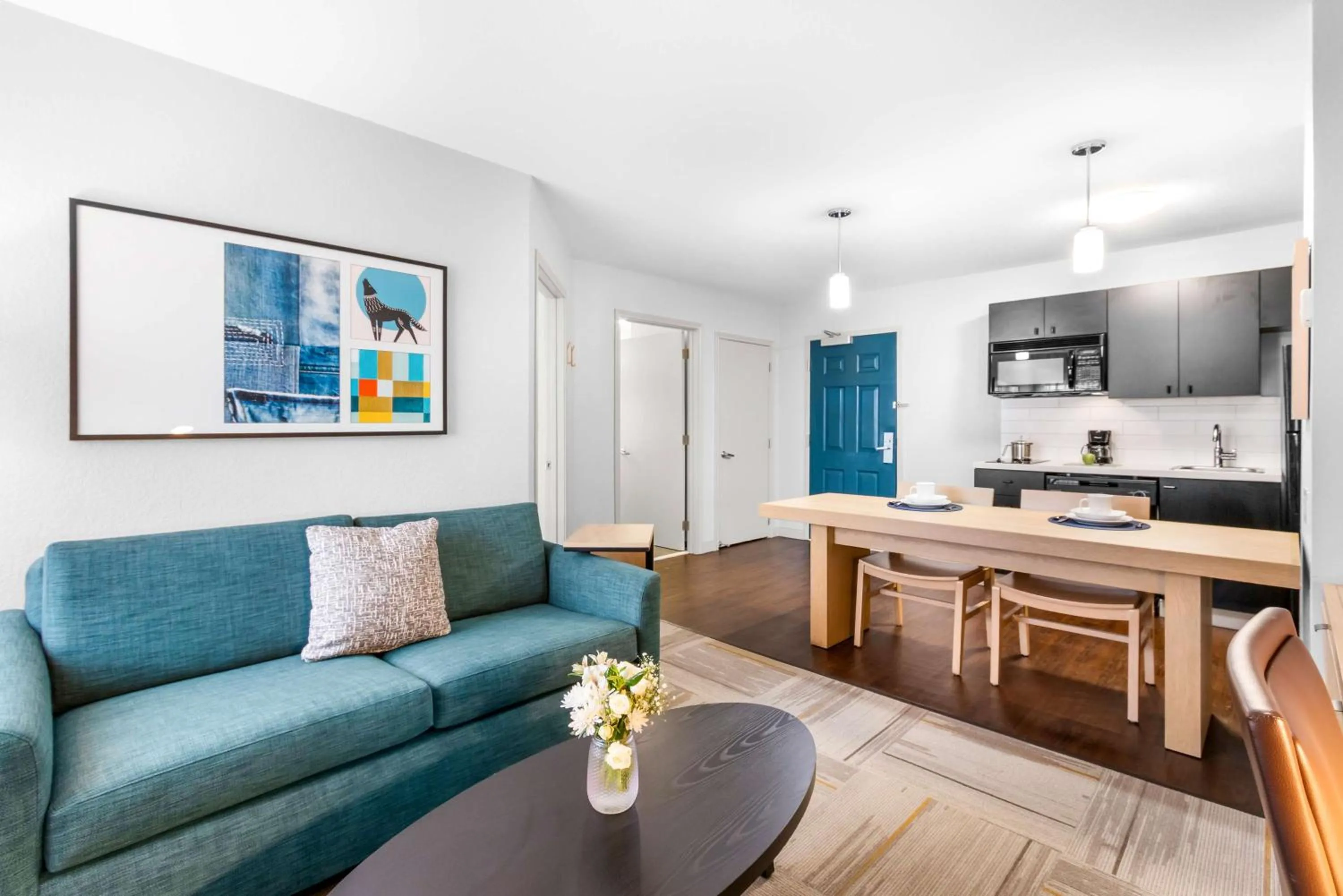 One-Bedroom Queen Suite with Bathtub - Mobility Accessible in Sonesta Simply Suites Austin South