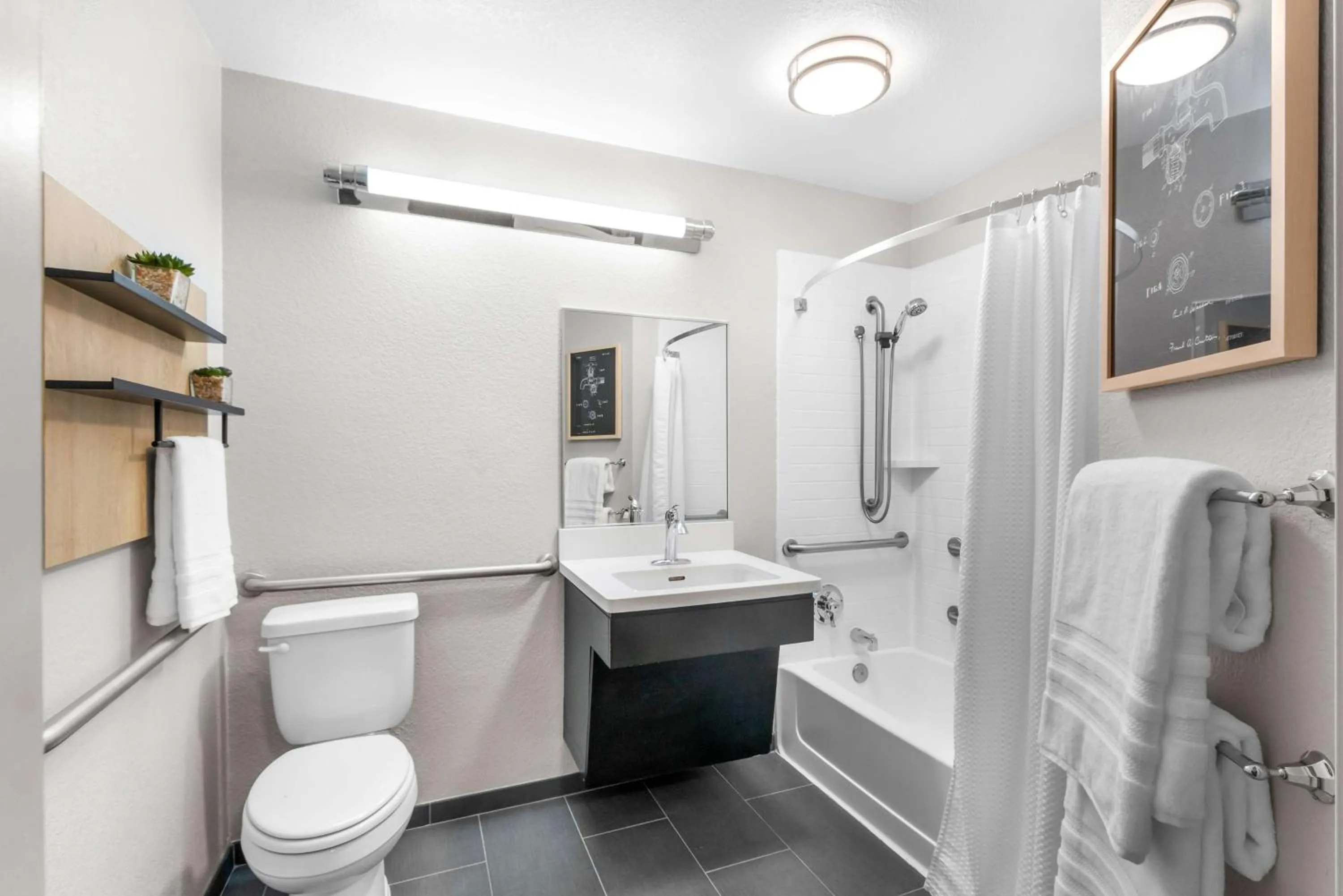 Bathroom in Sonesta Simply Suites Austin South