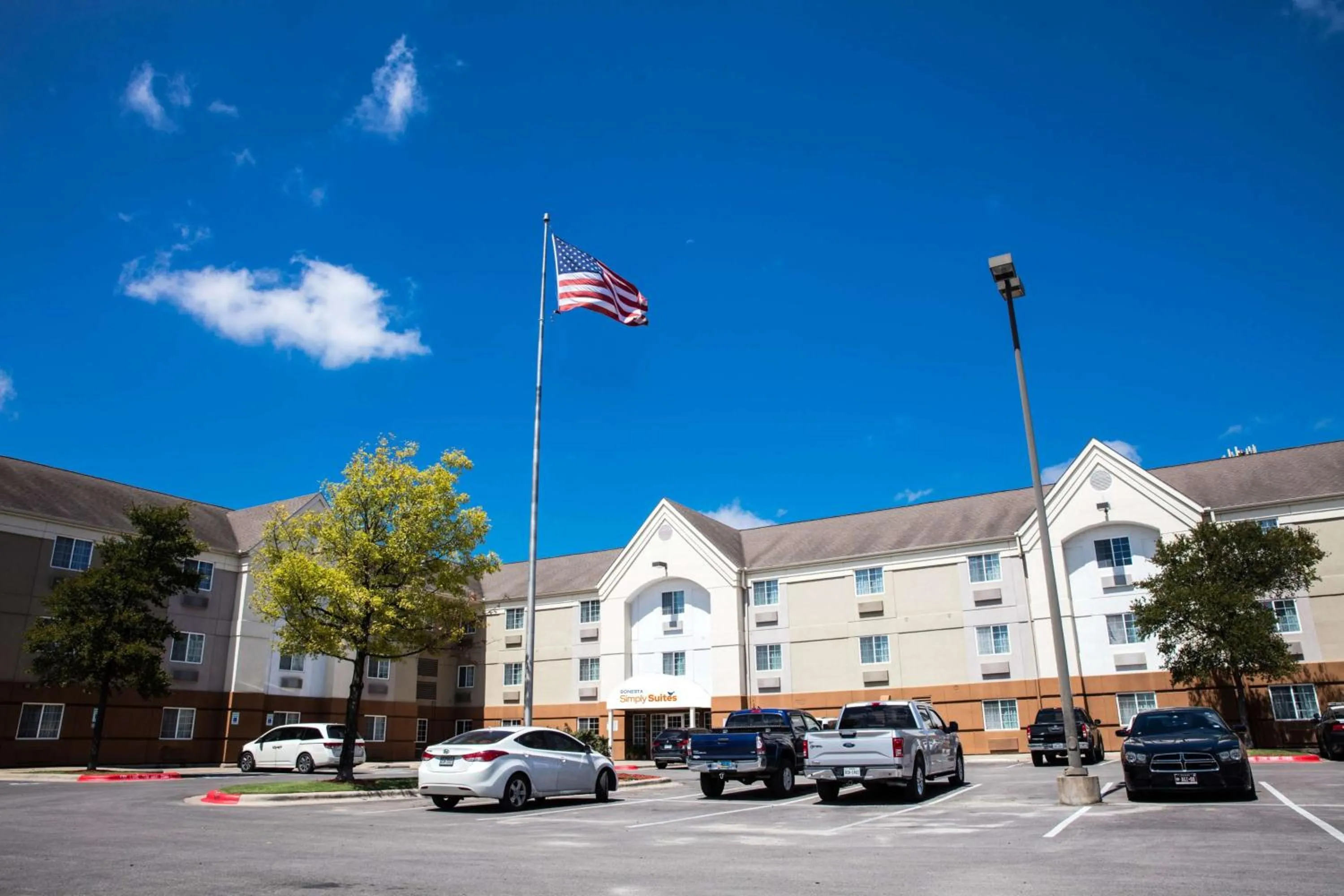 Property building in Sonesta Simply Suites Austin South