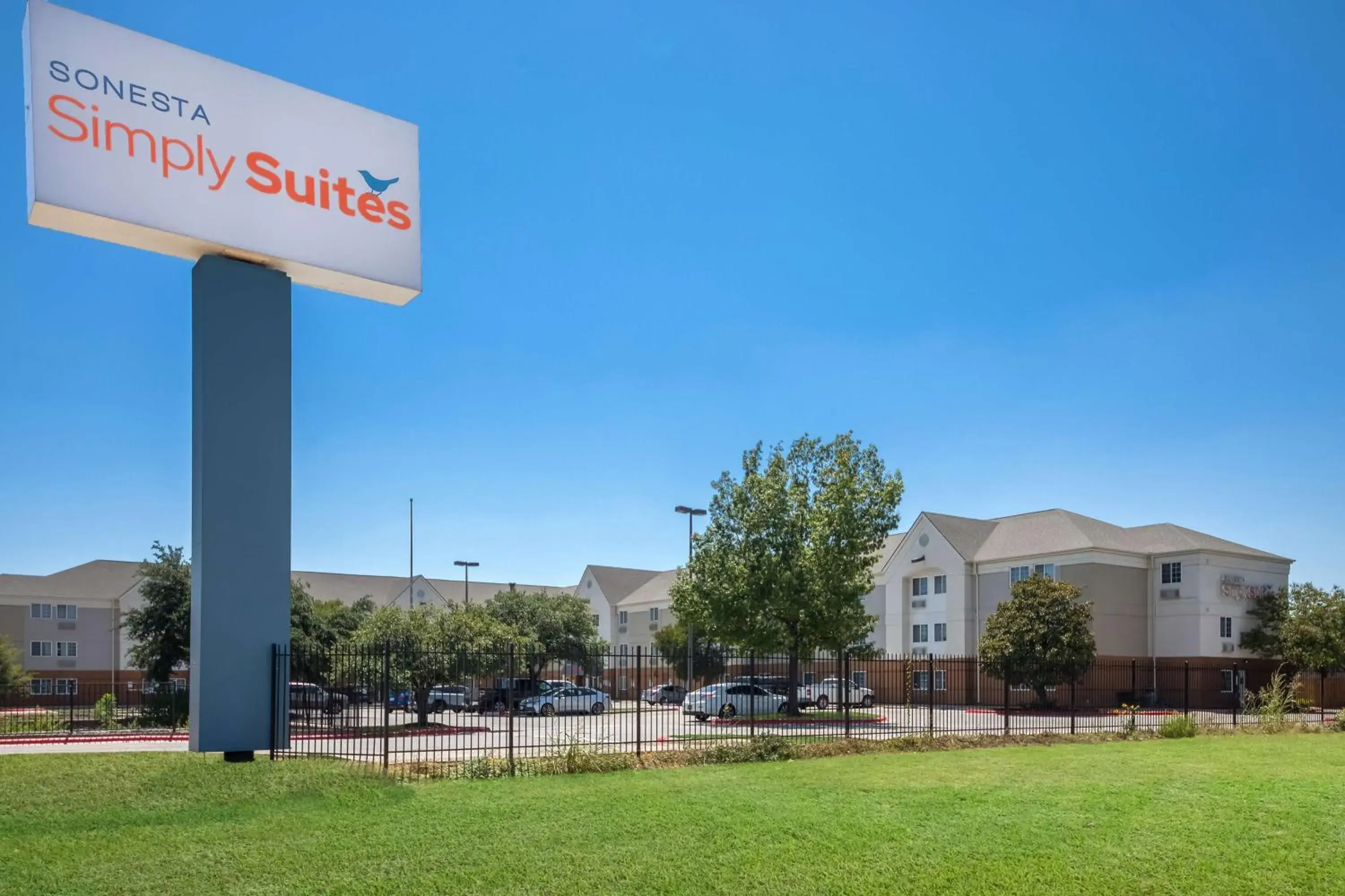 Property building in Sonesta Simply Suites Austin South Property building in Sonesta Simply Suites Austin South