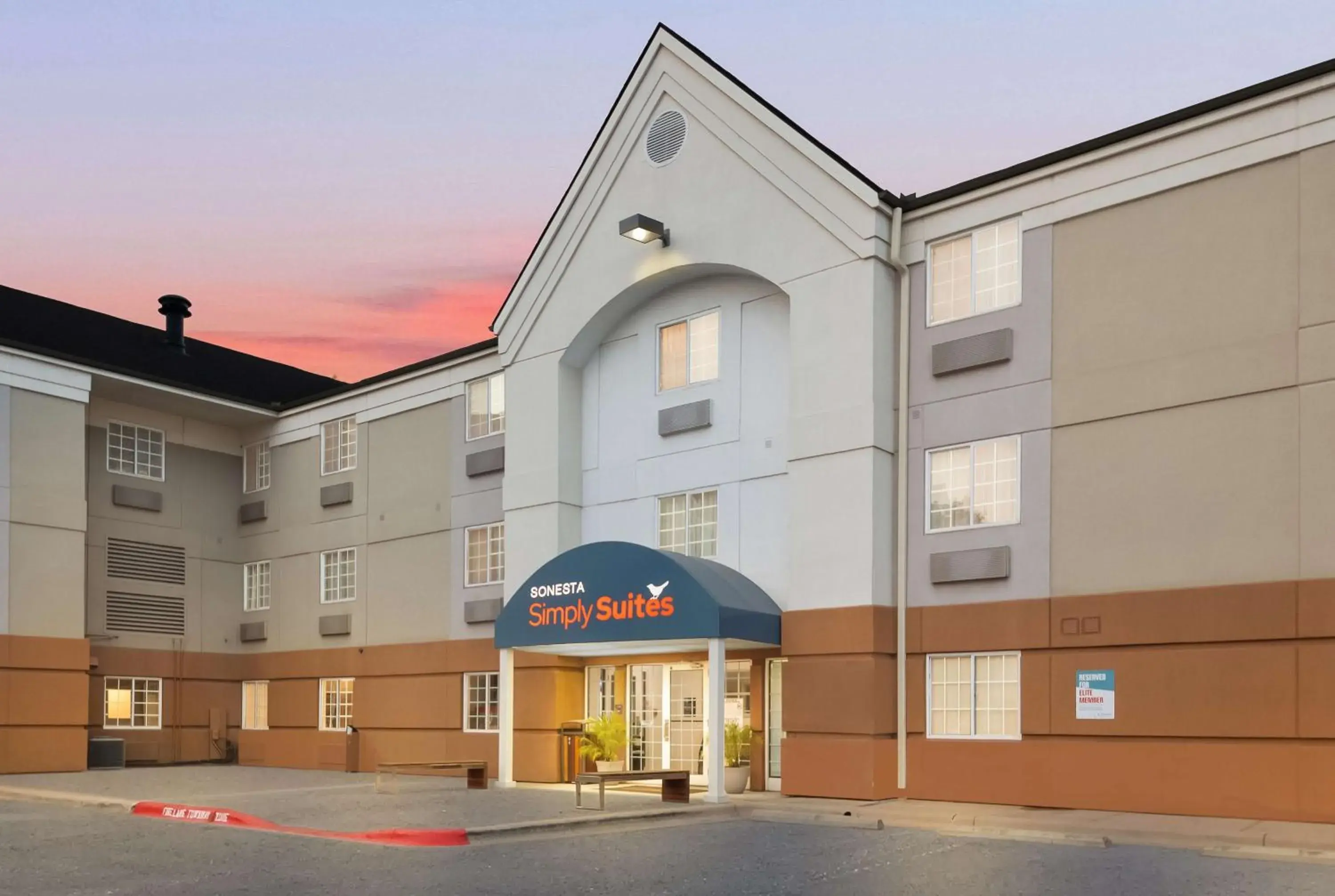 Property building in Sonesta Simply Suites Austin South Property building in Sonesta Simply Suites Austin South