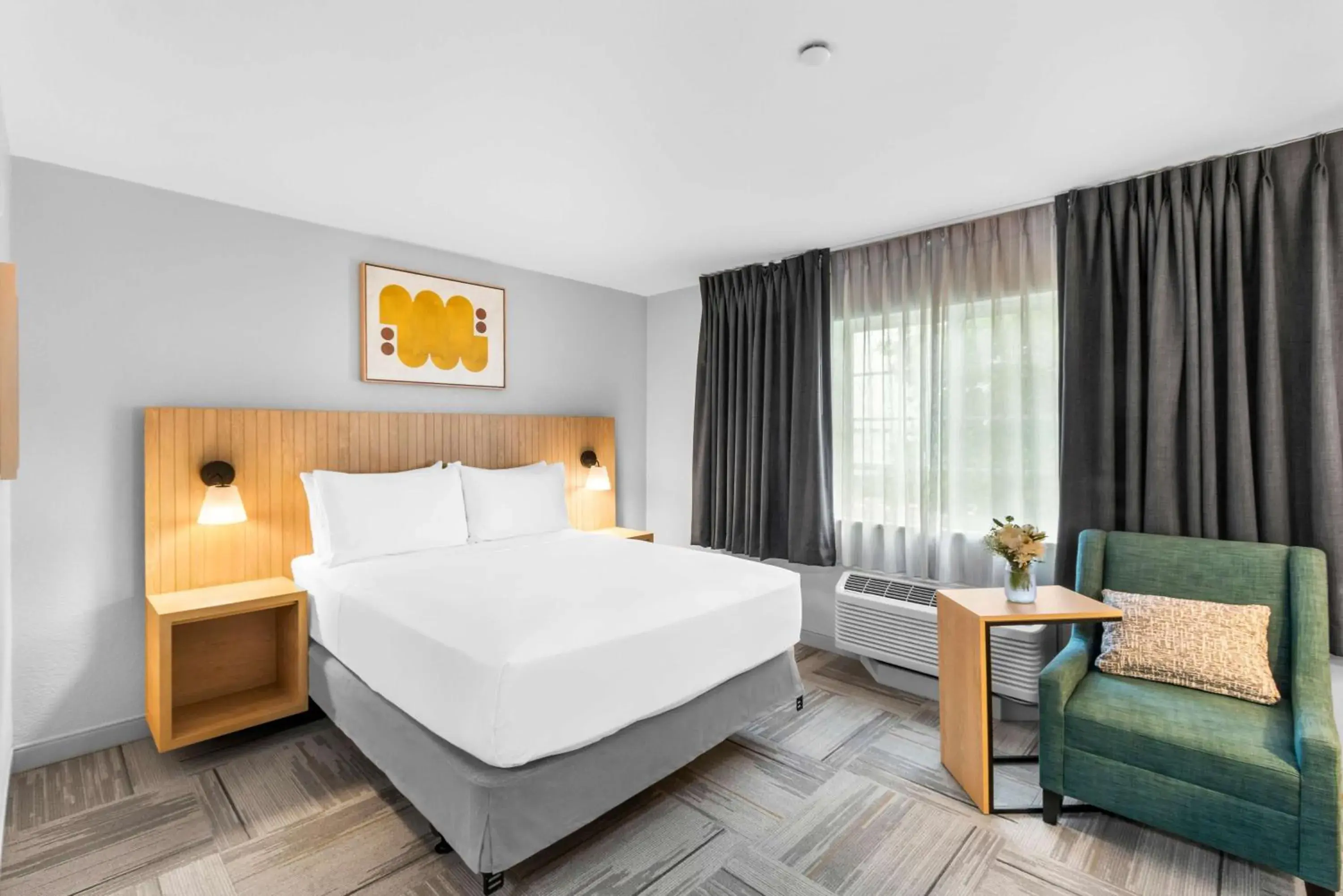 Photo of the whole room, Bed in Sonesta Simply Suites Austin South Photo of the whole room, Bed in Sonesta Simply Suites Austin South