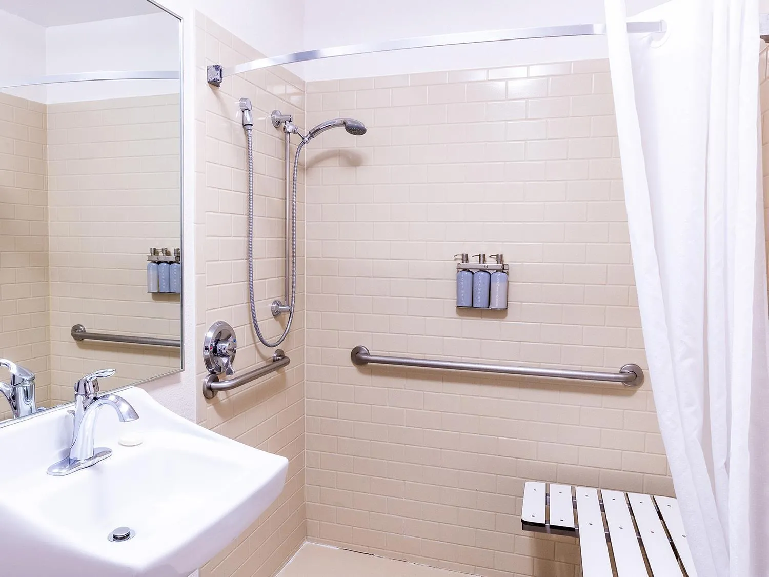 Bathroom in Sonesta Simply Suites Austin South