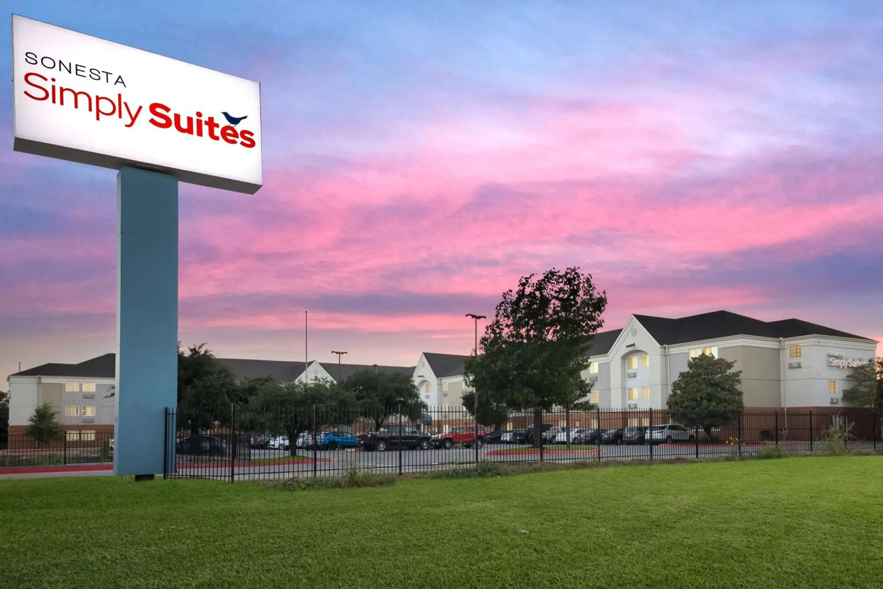Property building in Sonesta Simply Suites Austin South Property building in Sonesta Simply Suites Austin South