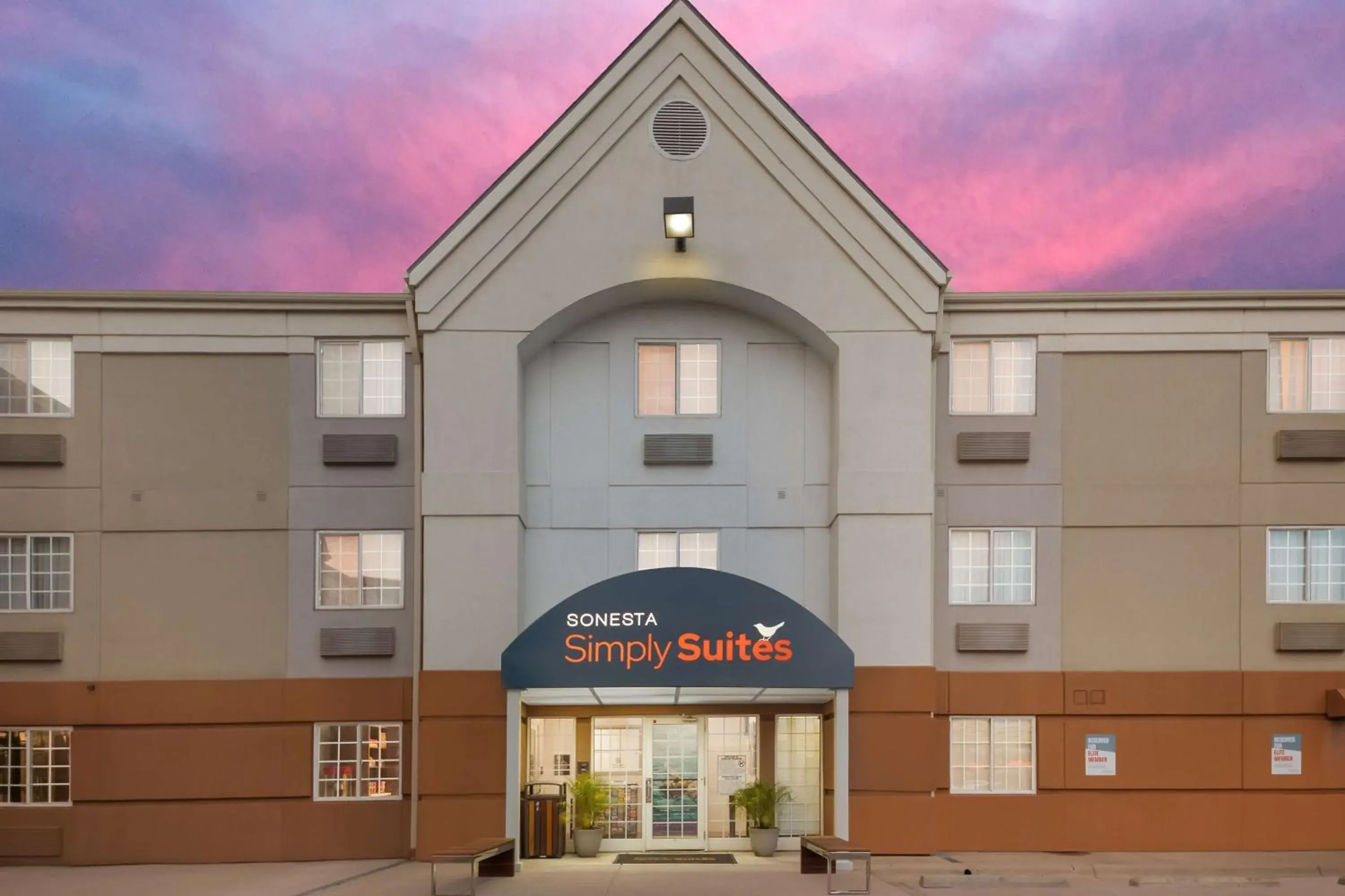 Property building in Sonesta Simply Suites Austin South Property building in Sonesta Simply Suites Austin South