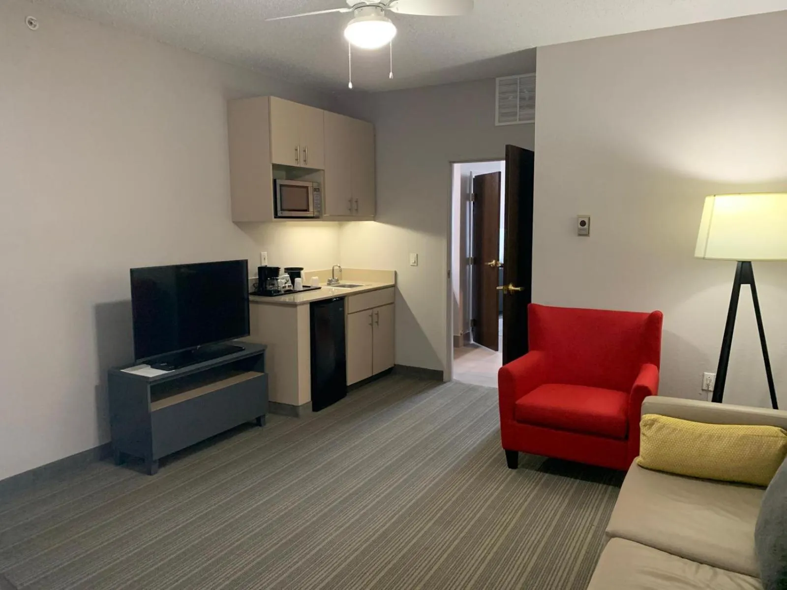 Kitchen or kitchenette in Country Inn & Suites by Radisson, Austin North Pflugerville , TX