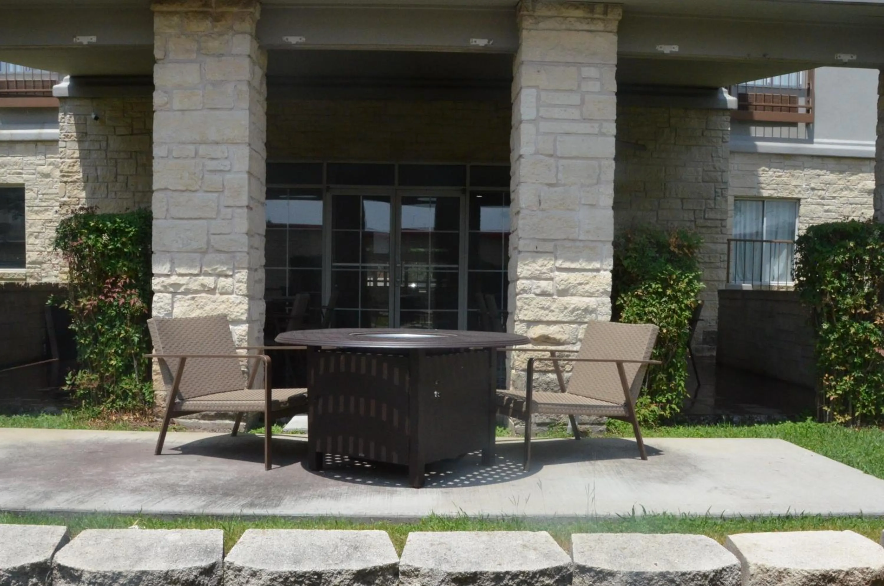 Patio in Country Inn & Suites by Radisson, Austin North Pflugerville , TX