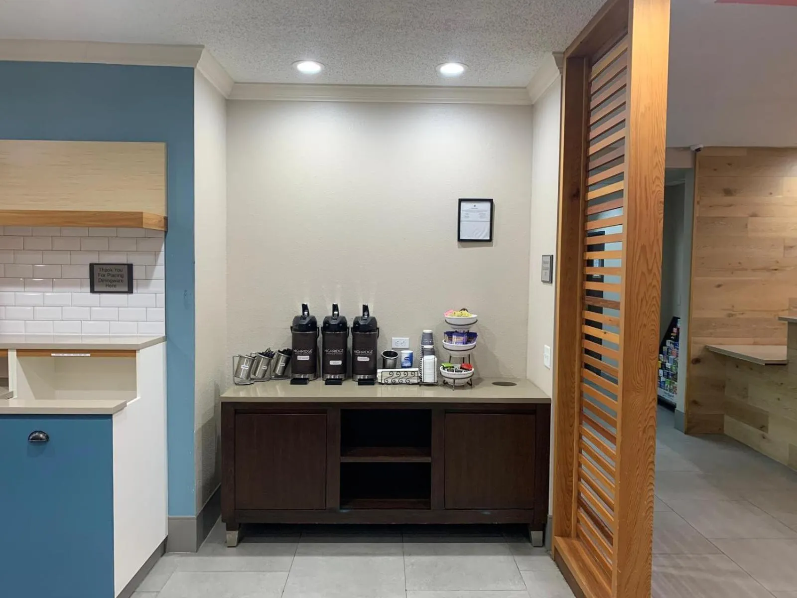 Coffee/tea facilities in Country Inn & Suites by Radisson, Austin North Pflugerville , TX