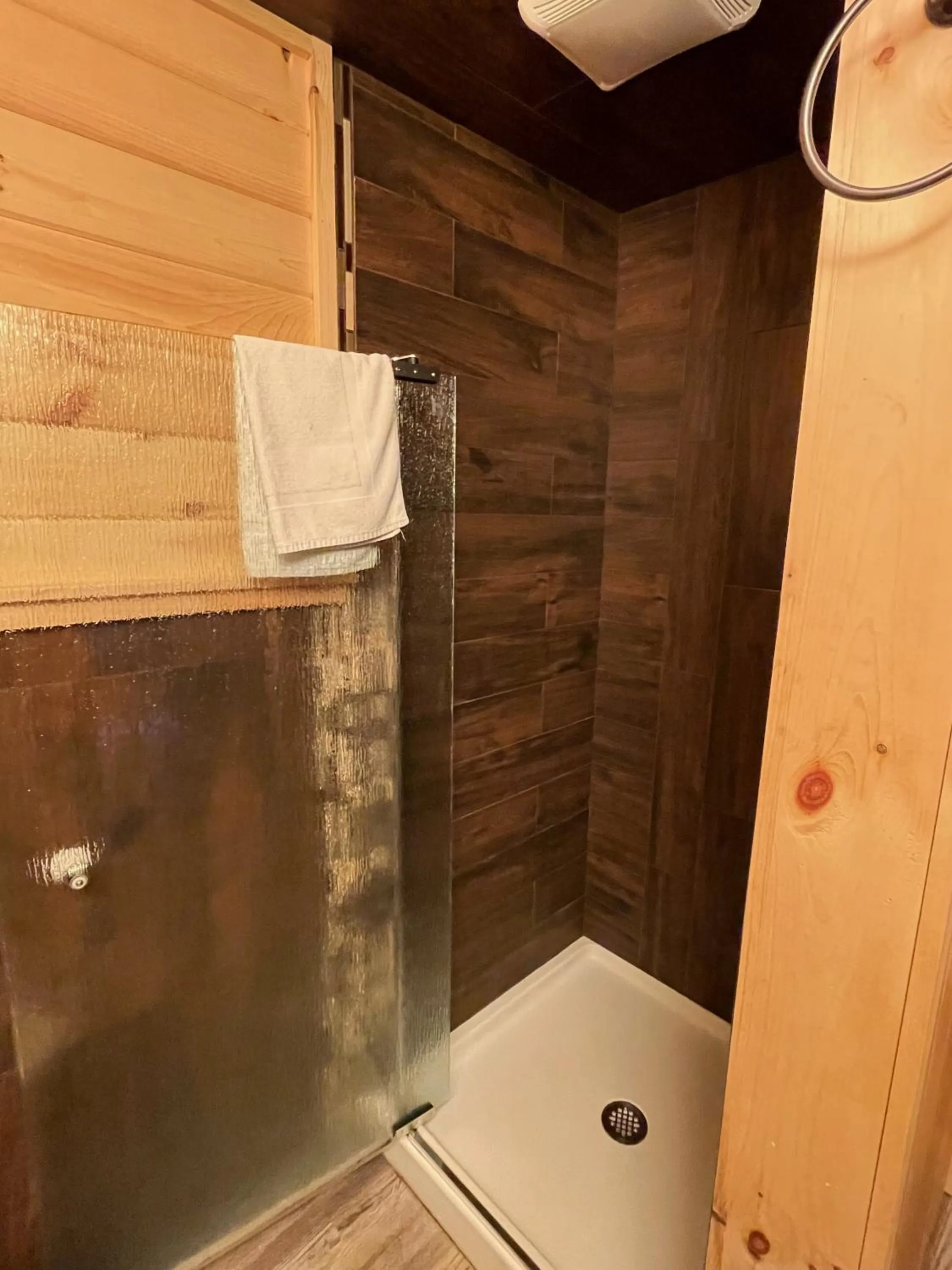 Bathroom in English Brook Cottages