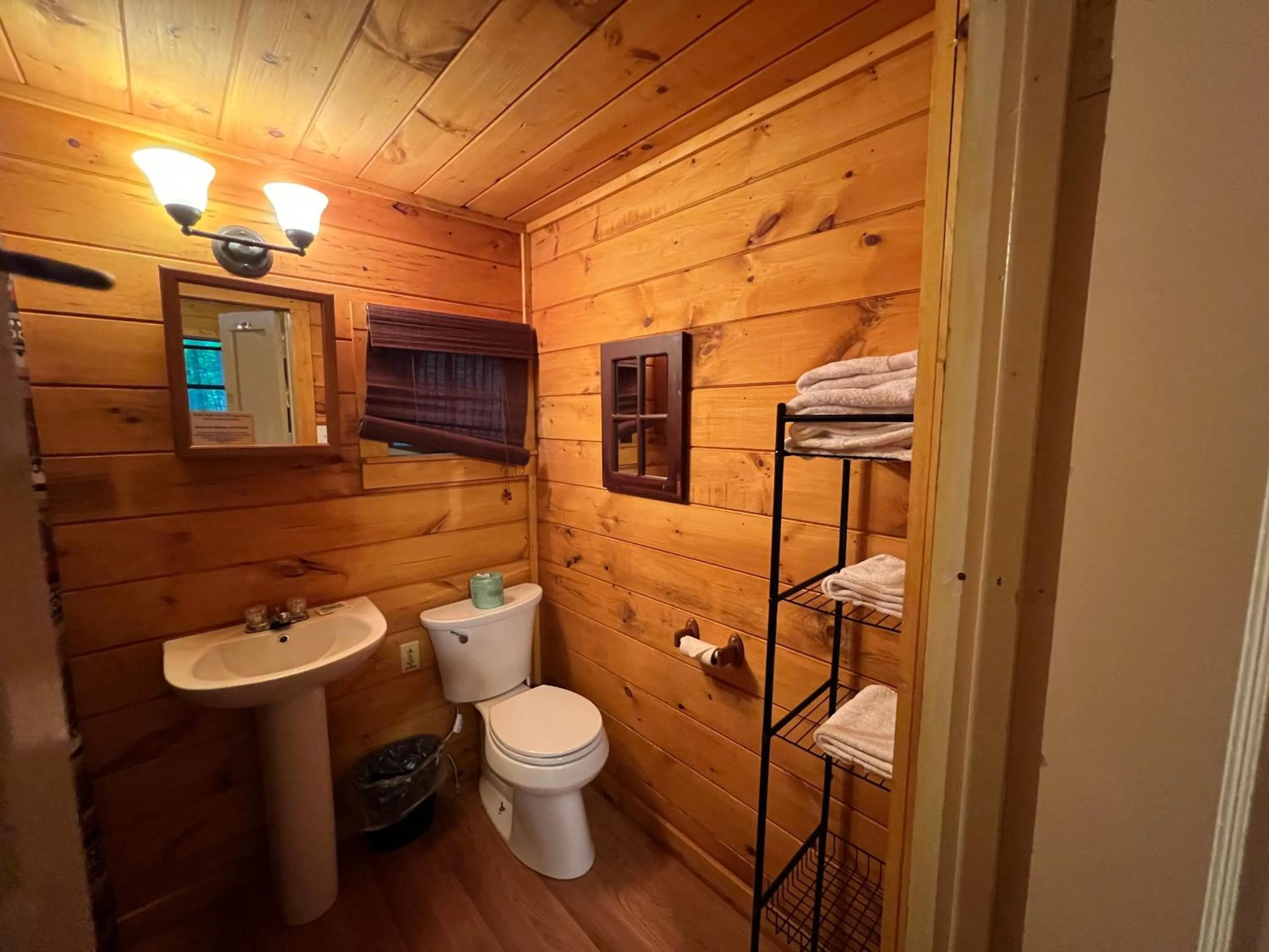 Bathroom in English Brook Cottages