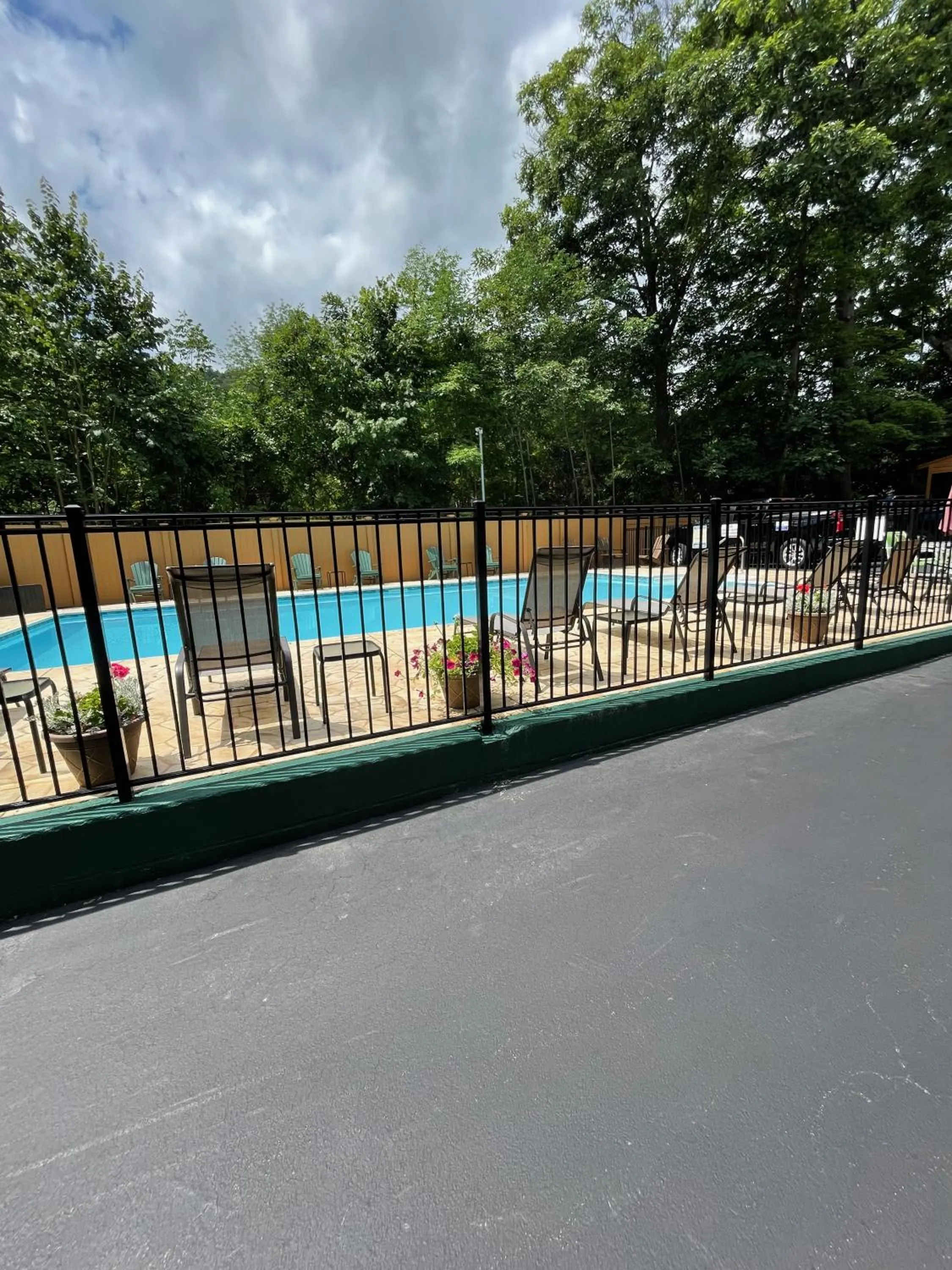 Swimming pool in English Brook Cottages