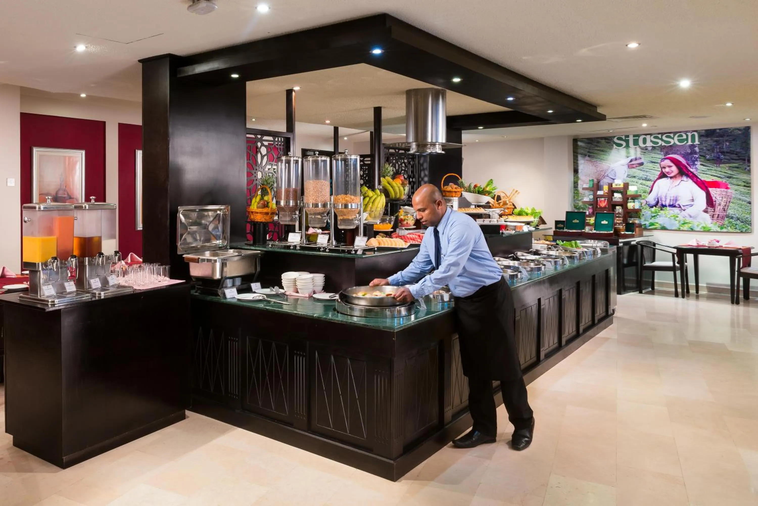 Restaurant/places to eat in Al Wadi Hotel