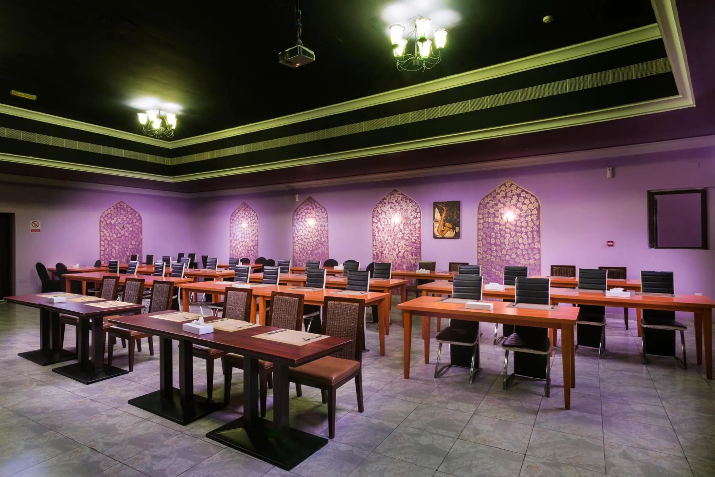Restaurant/places to eat in Al Wadi Hotel