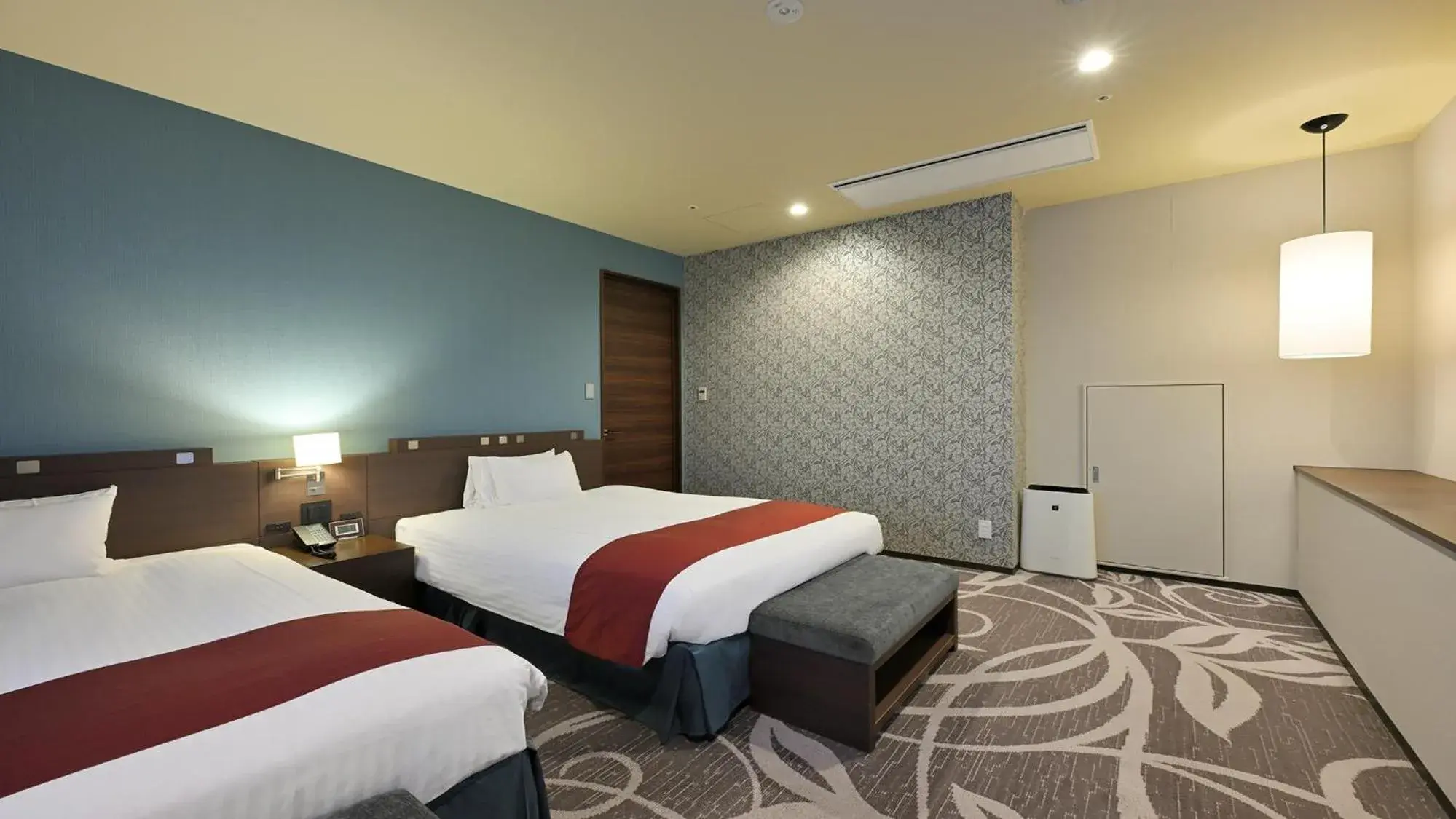 Corner Suite with Two Double Beds in Quintessa Hotel Osaka Bay Corner Suite with Two Double Beds in Quintessa Hotel Osaka Bay