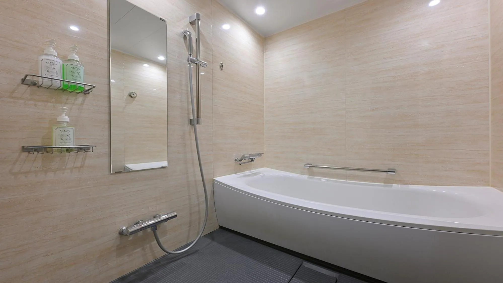 Photo of the whole room in Quintessa Hotel Osaka Bay