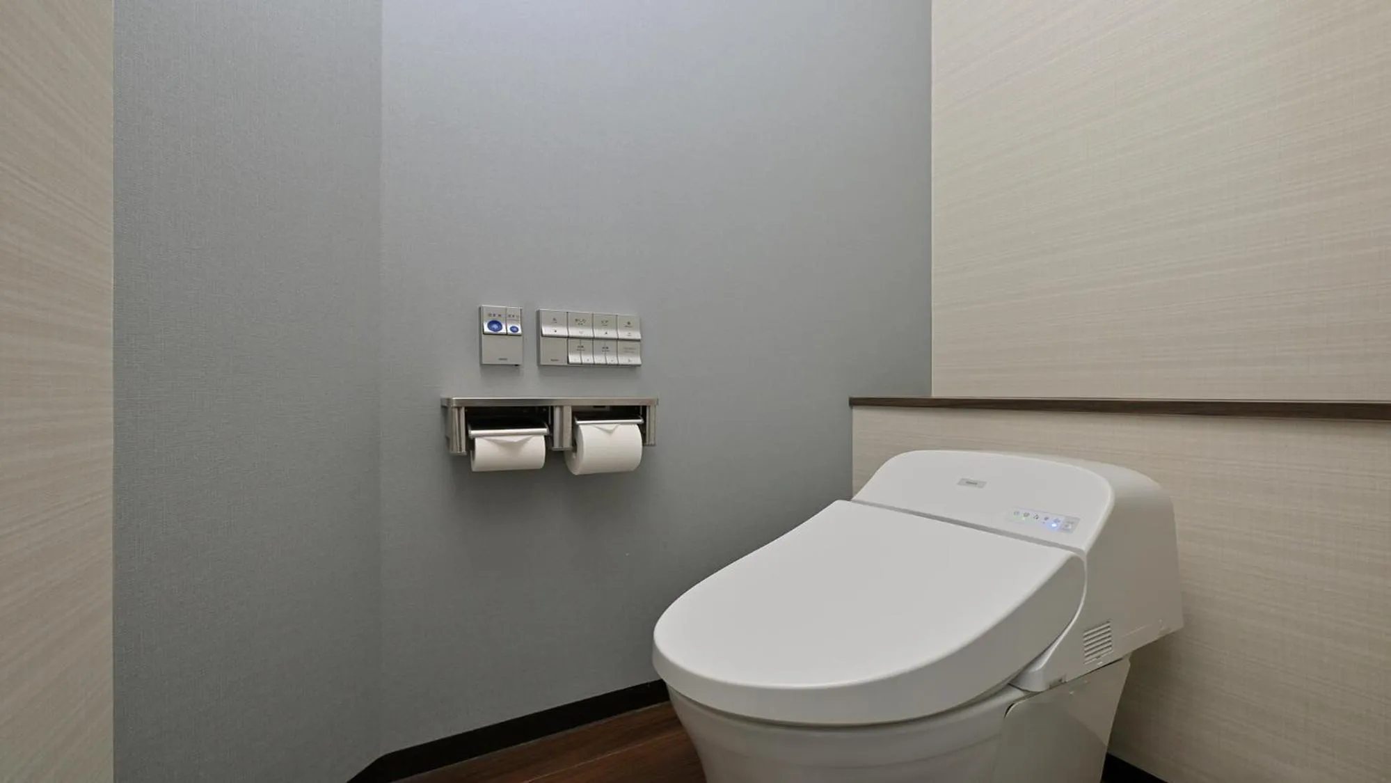 Photo of the whole room in Quintessa Hotel Osaka Bay