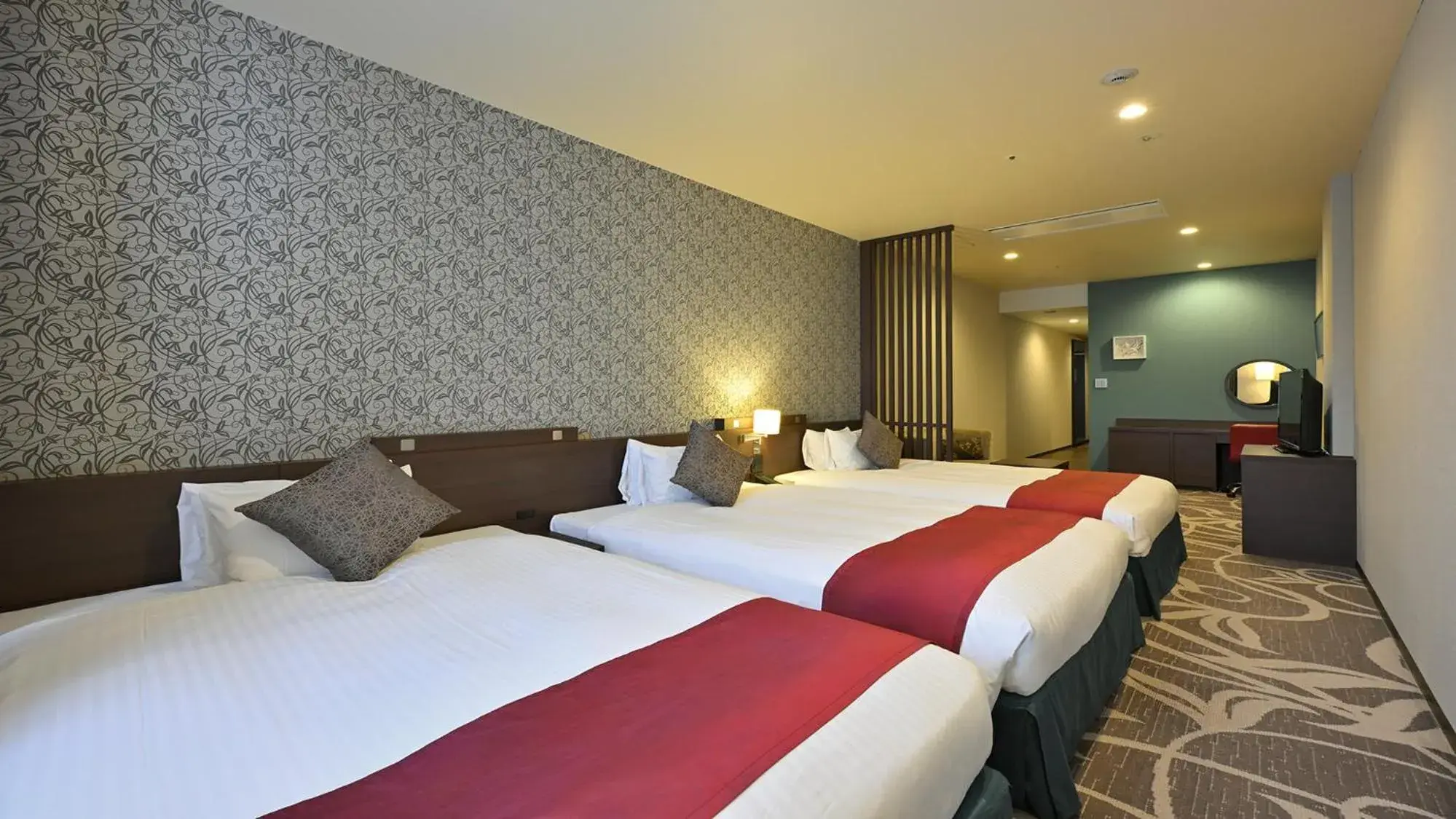 Deluxe Triple Room(3 bed only) in Quintessa Hotel Osaka Bay Deluxe Triple Room(3 bed only) in Quintessa Hotel Osaka Bay