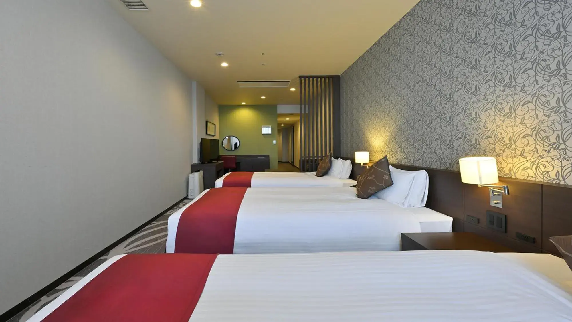 Standard Triple Room in Quintessa Hotel Osaka Bay Standard Triple Room in Quintessa Hotel Osaka Bay