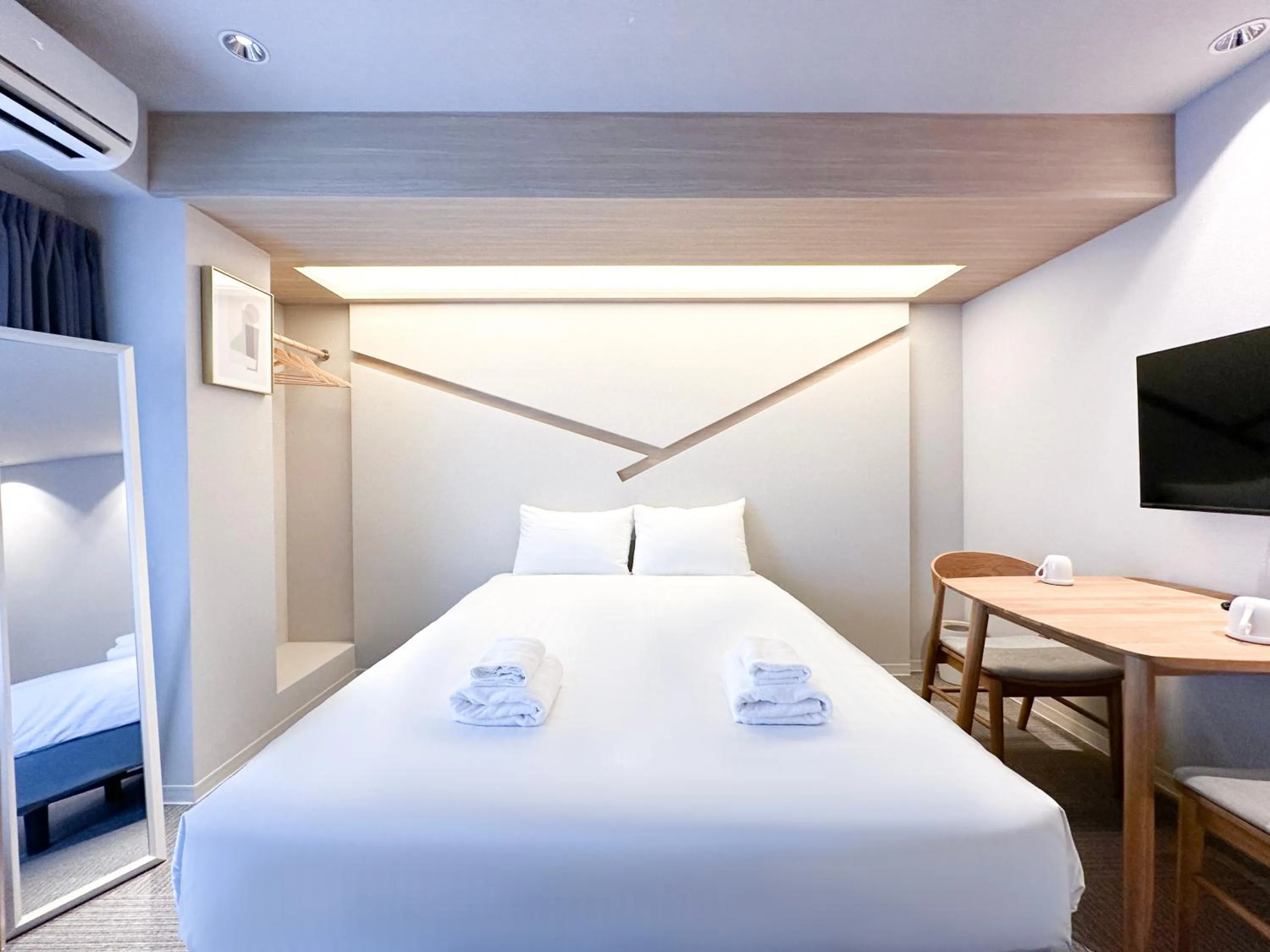 TV and multimedia, Bed in Osaka Ebisu Hotel