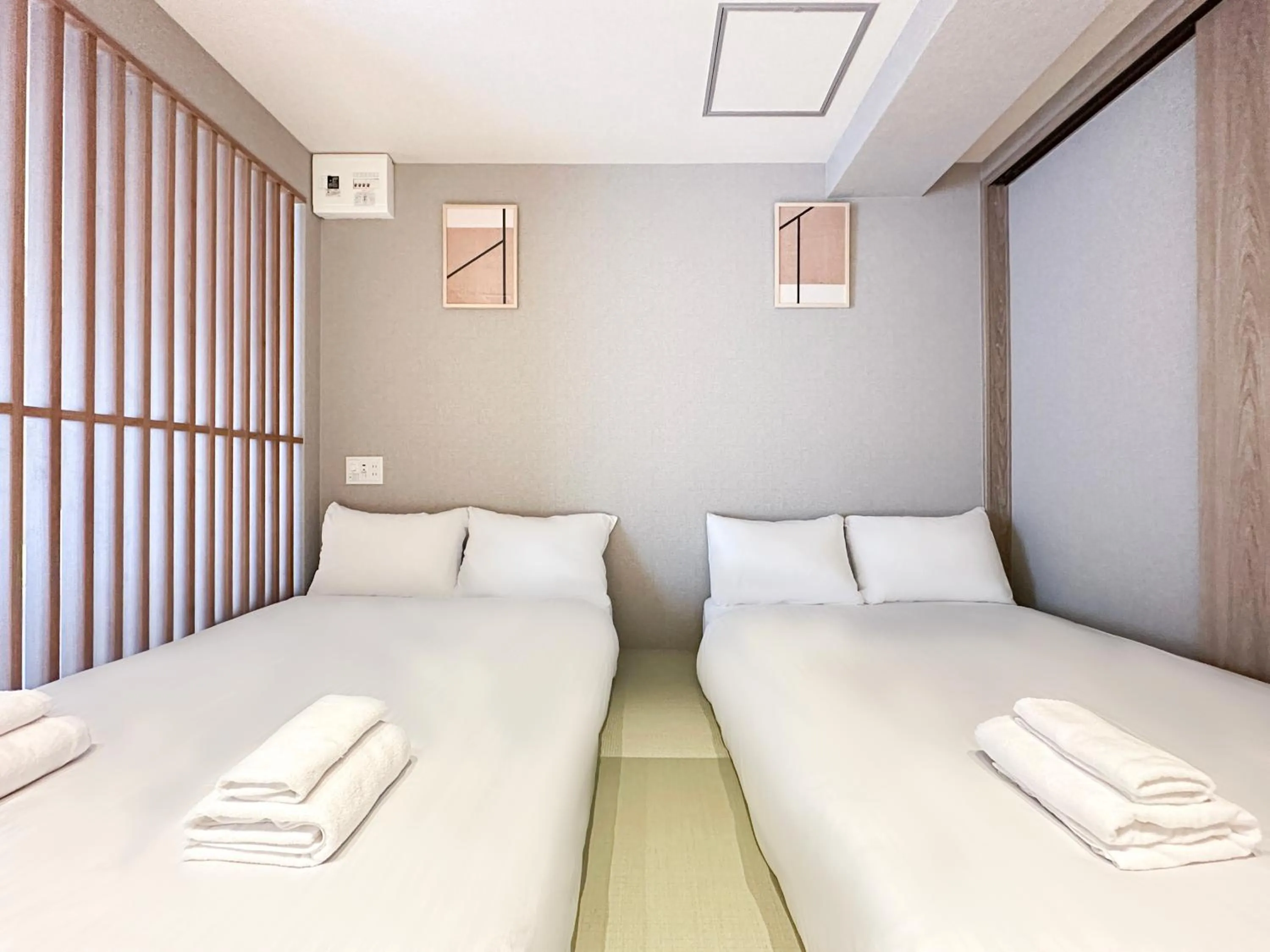 Bed in Osaka Ebisu Hotel