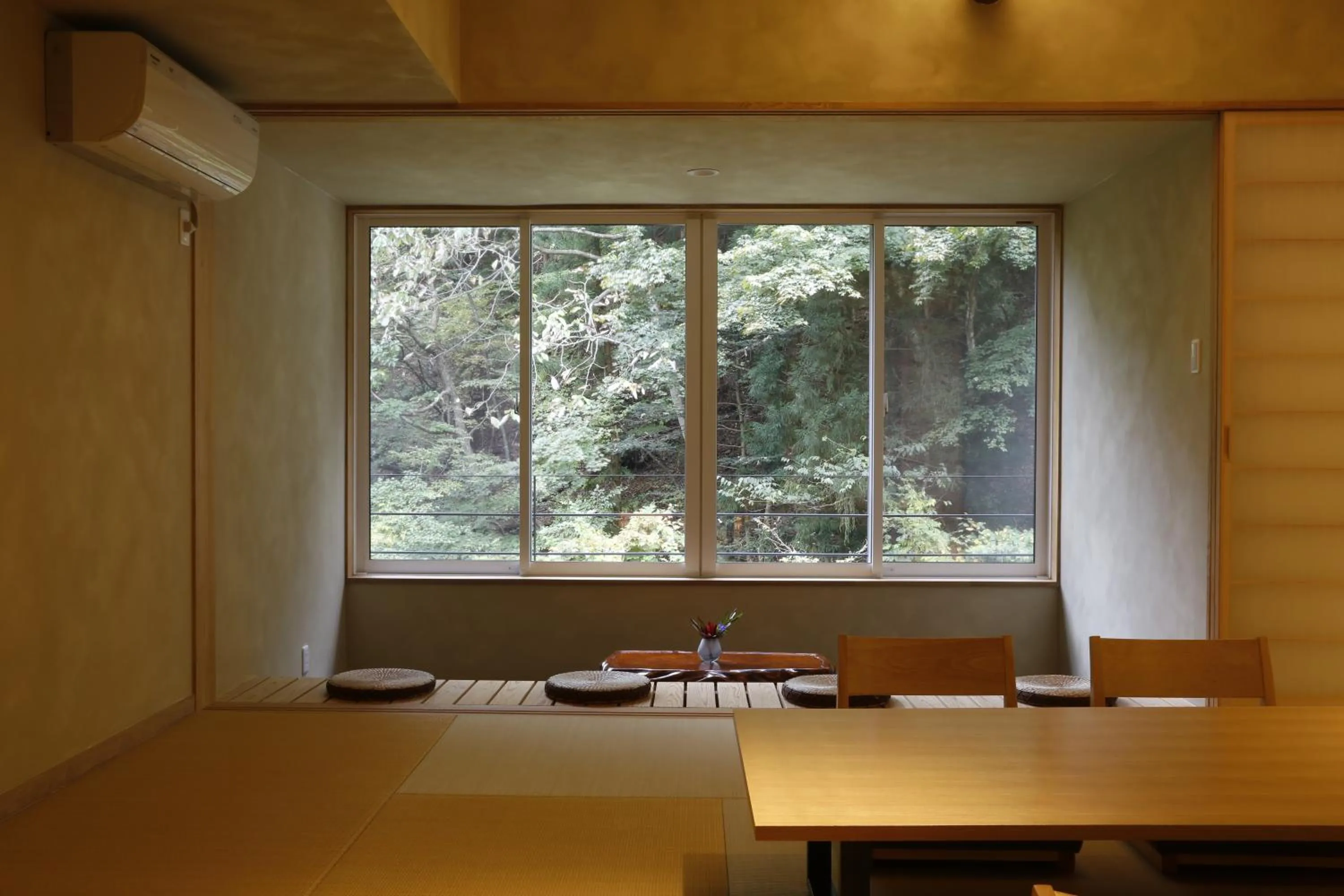 Photo of the whole room in Hinatamikan