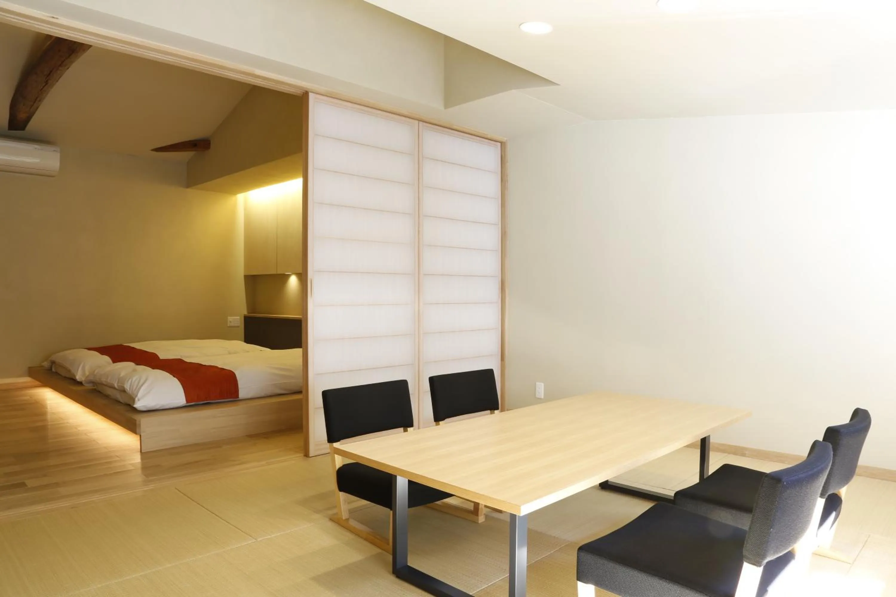 Photo of the whole room, Bed in Hinatamikan