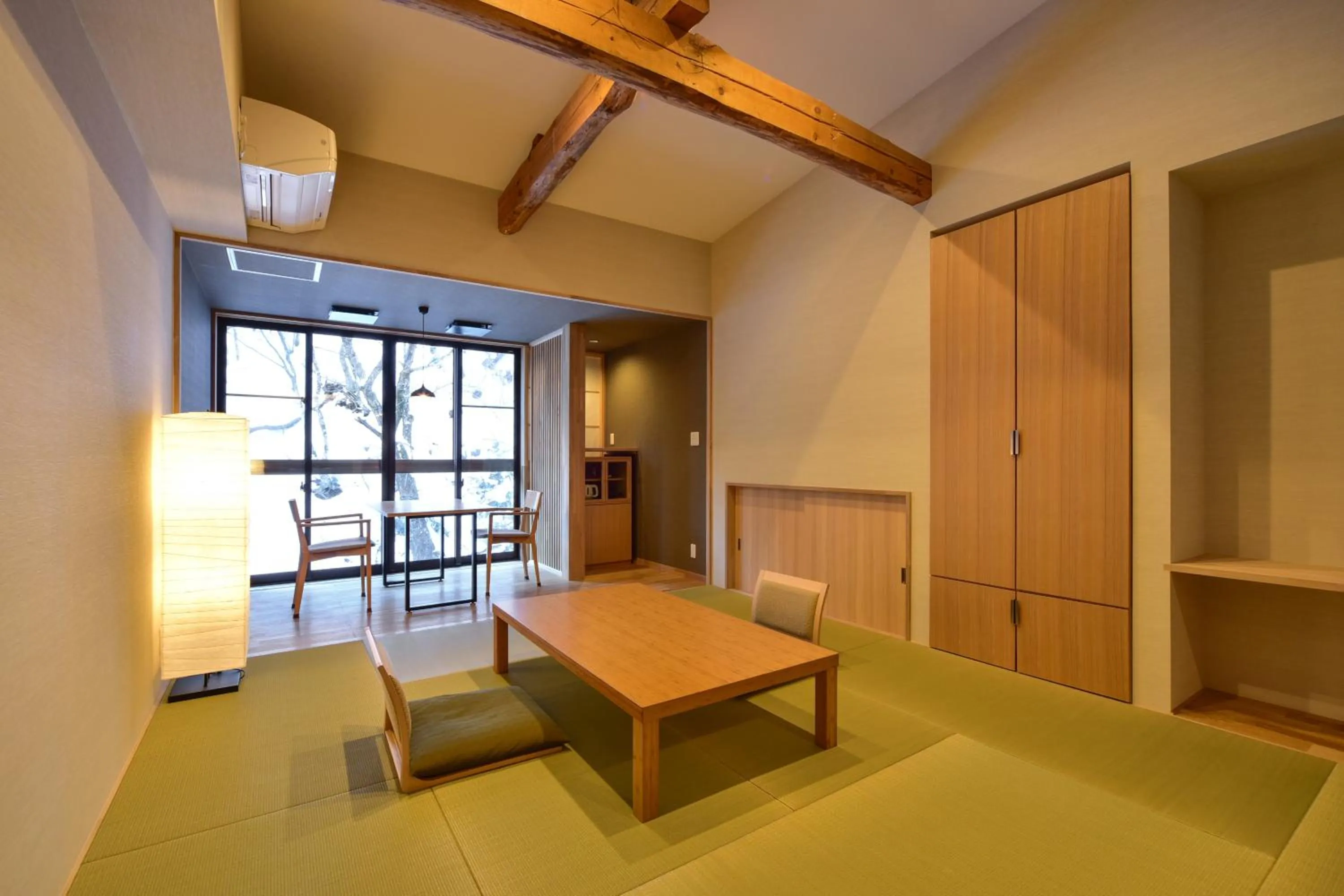 Photo of the whole room in Hinatamikan