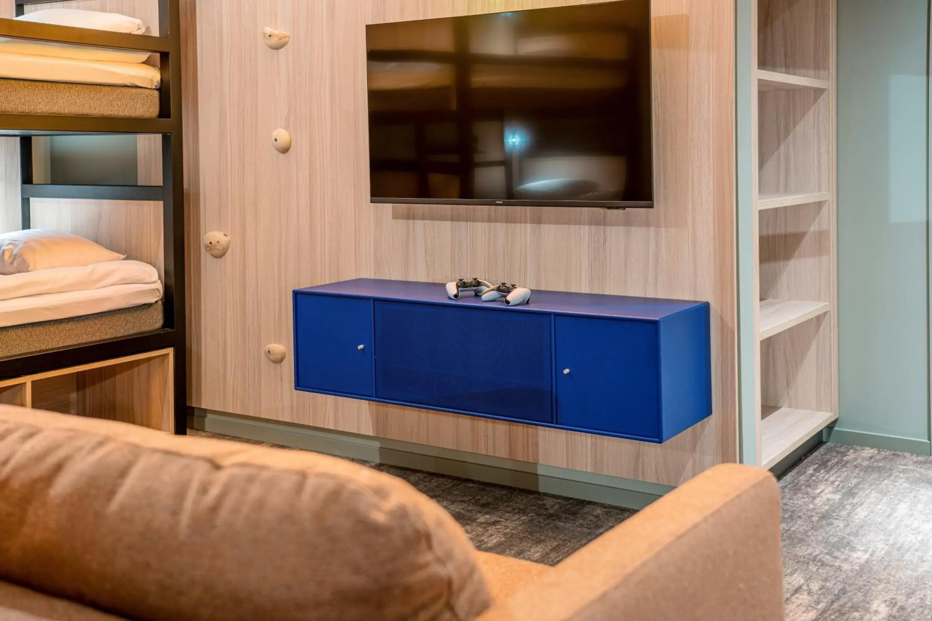 Property building, Bed in Quality Hotel Grand, Borås Property building, Bed in Quality Hotel Grand, Borås