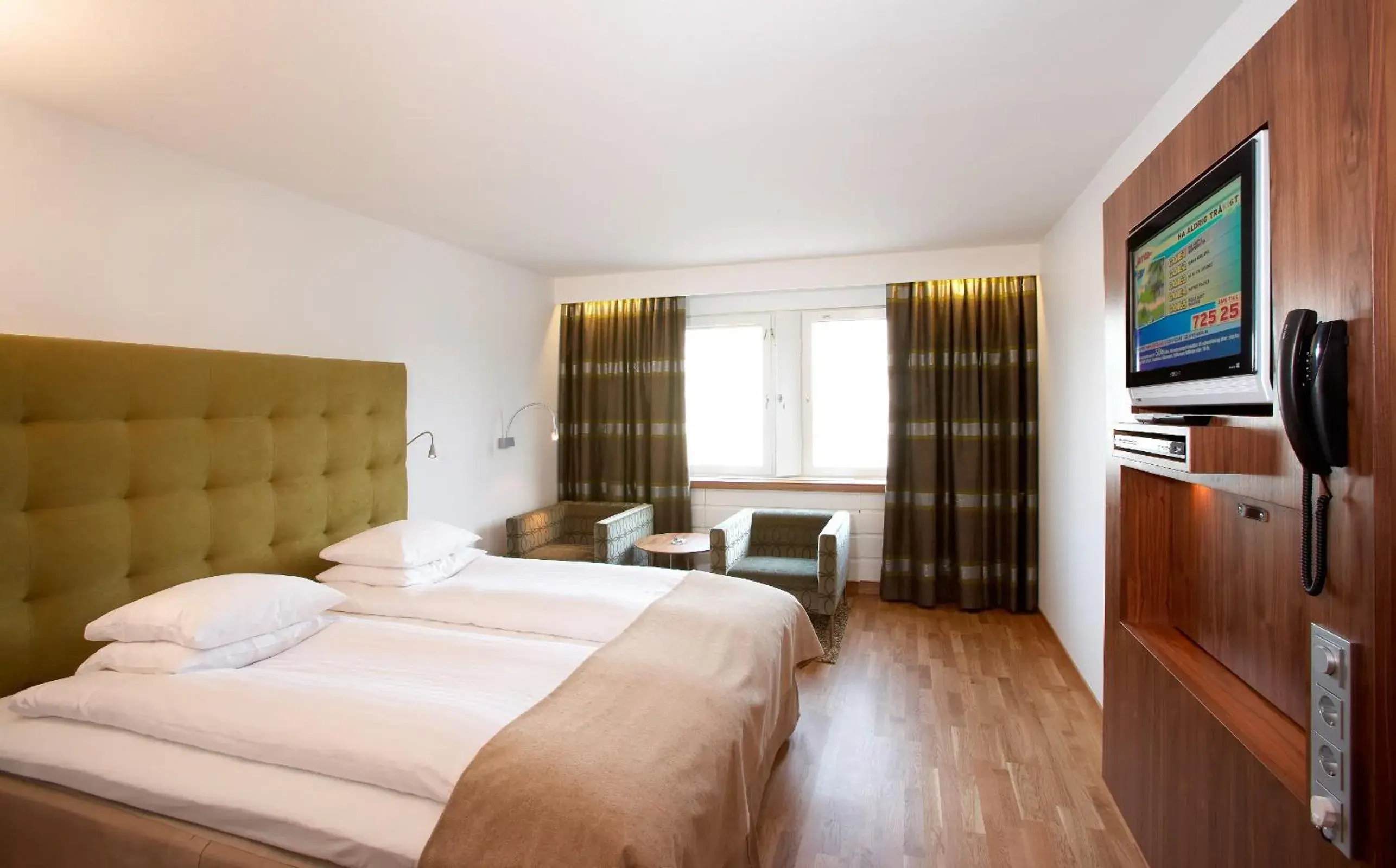 Photo of the whole room, Bed in Quality Hotel Grand, Borås Photo of the whole room, Bed in Quality Hotel Grand, Borås