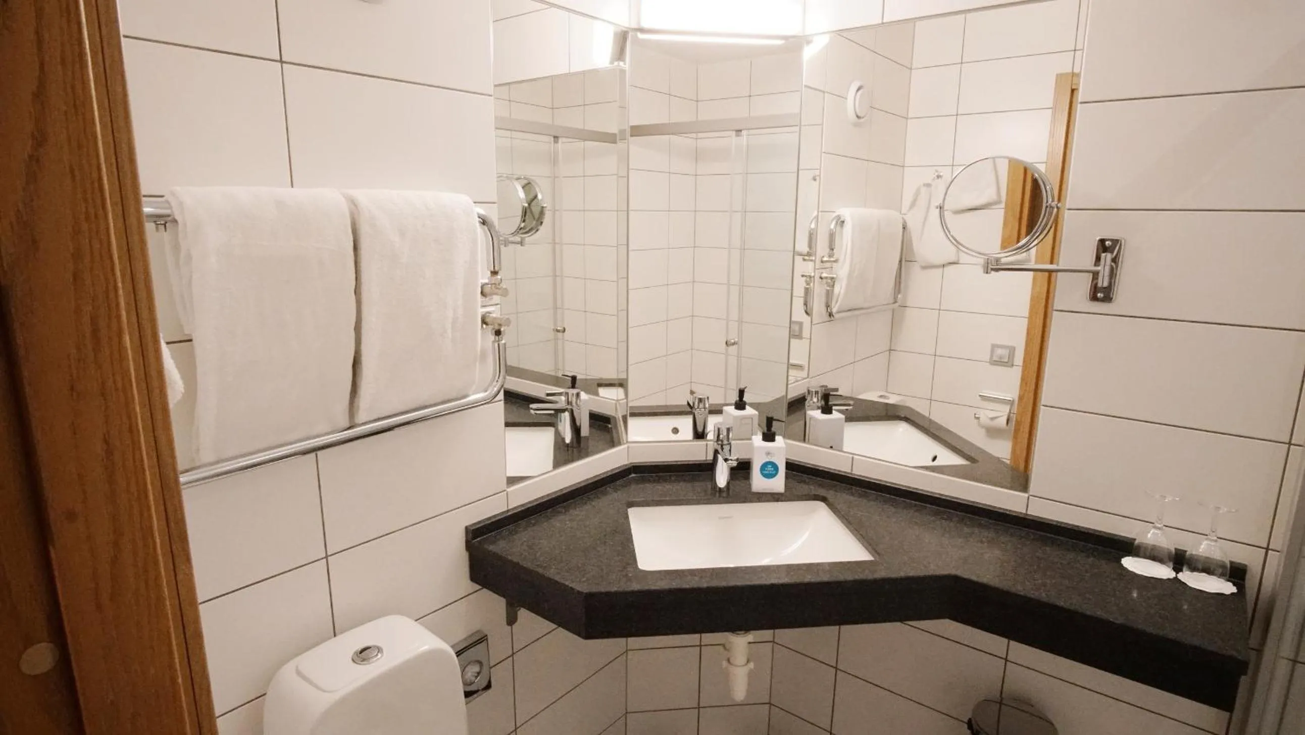 Bathroom in Quality Hotel Grand, Borås