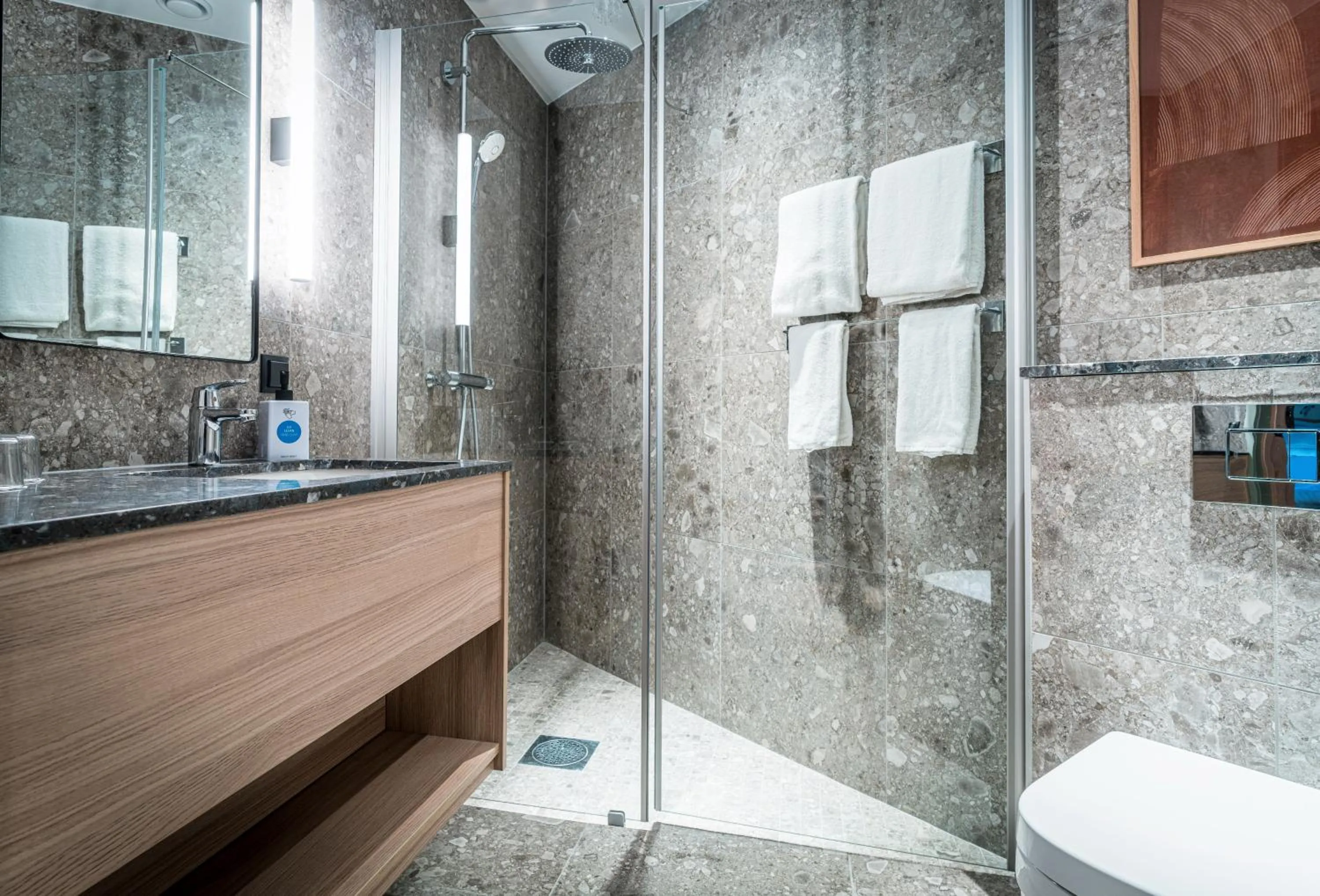 Bathroom in Quality Hotel Grand, Borås