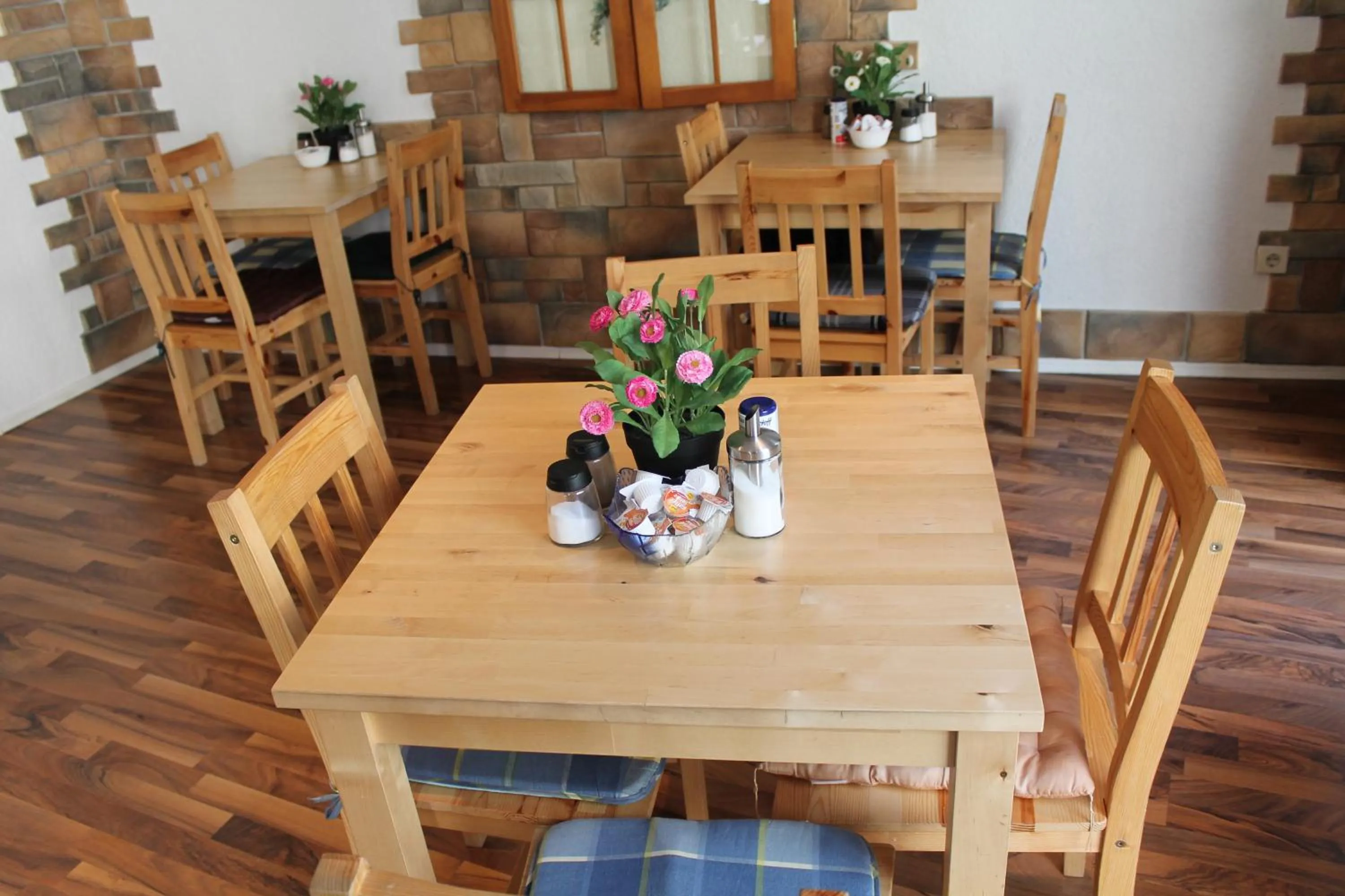Dining area in Pension Central Nuernberg-Fuerth