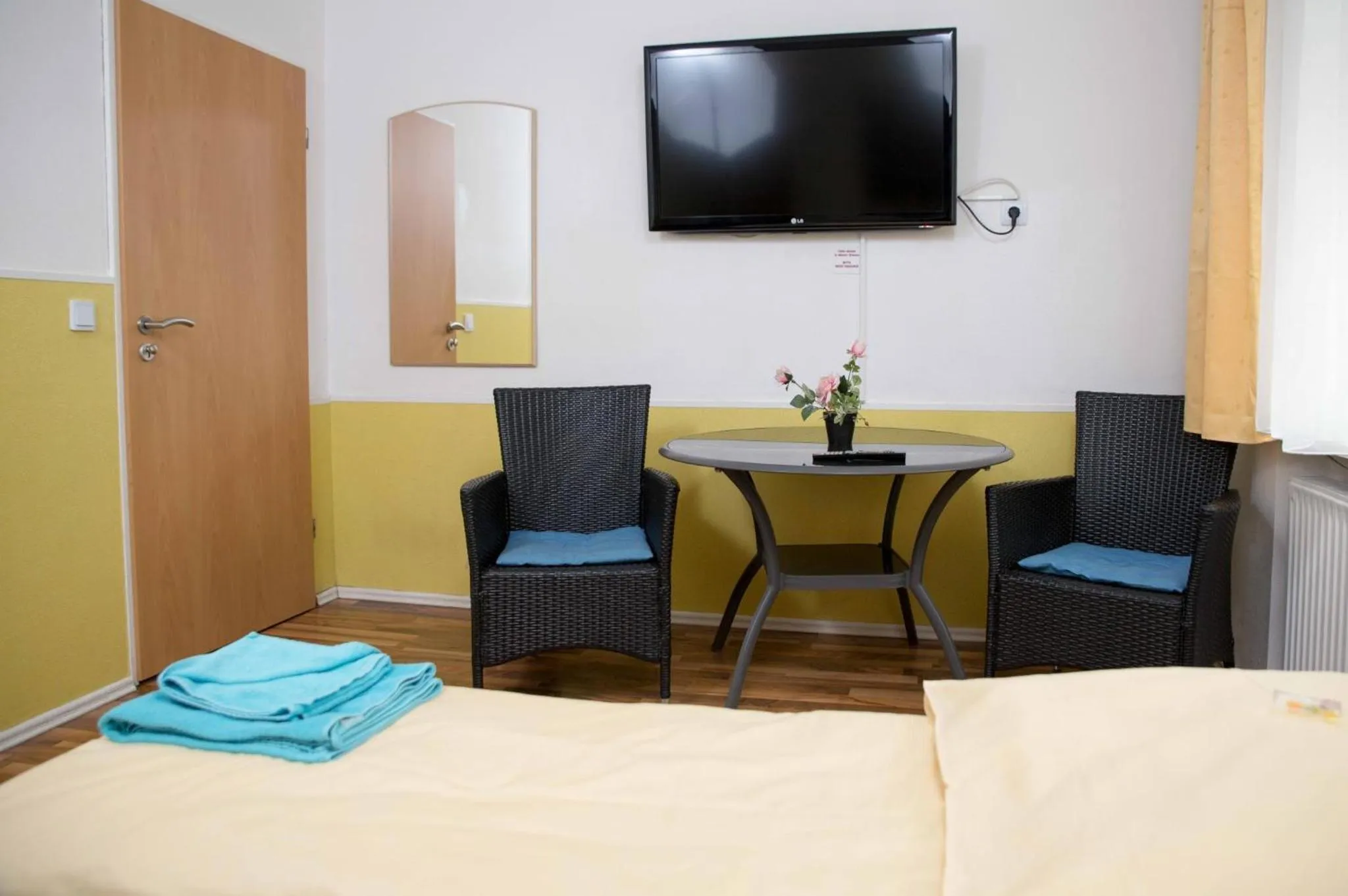 Bed in Pension Central Nuernberg-Fuerth