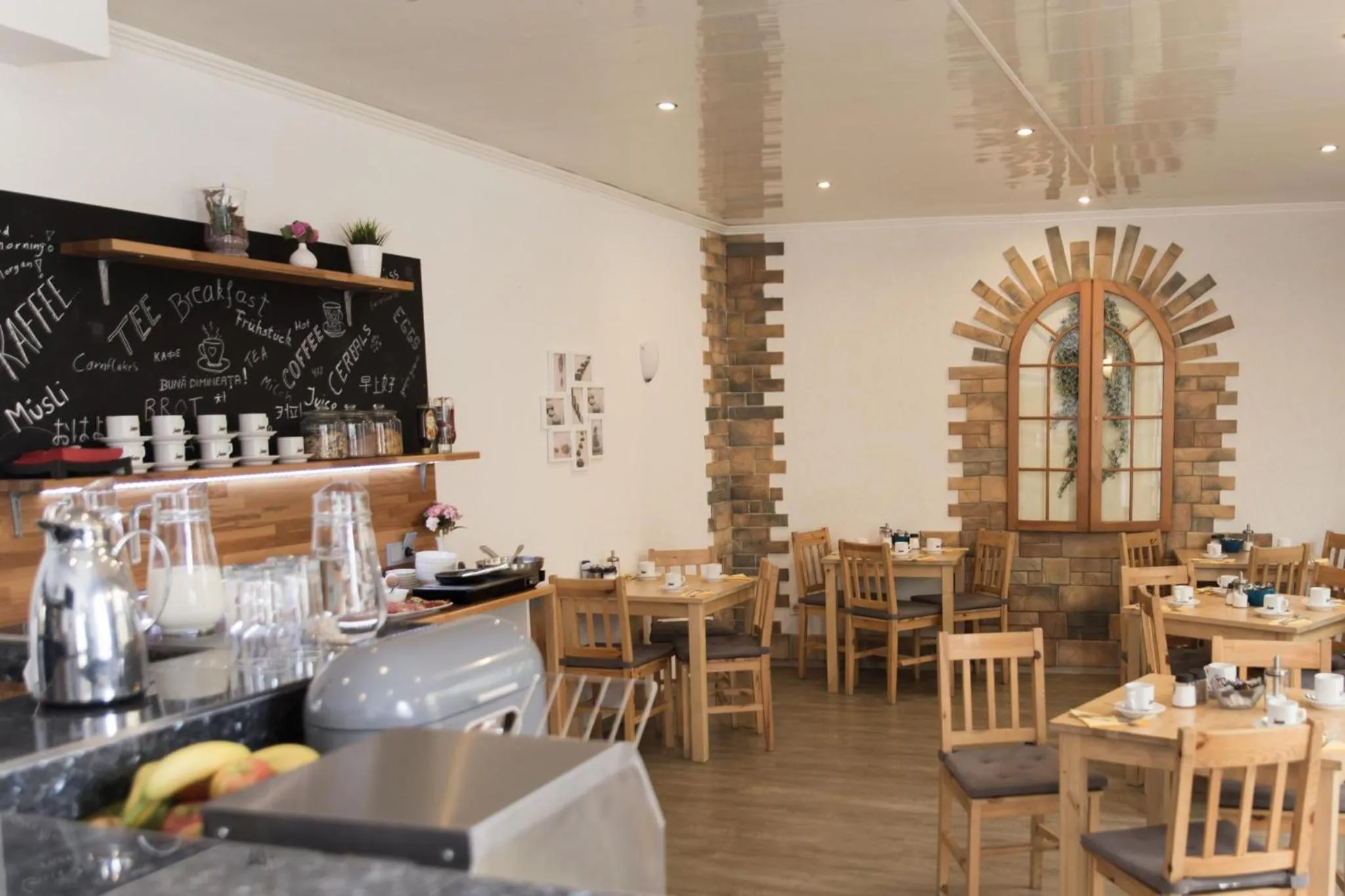 Restaurant/places to eat in Pension Central Nuernberg-Fuerth