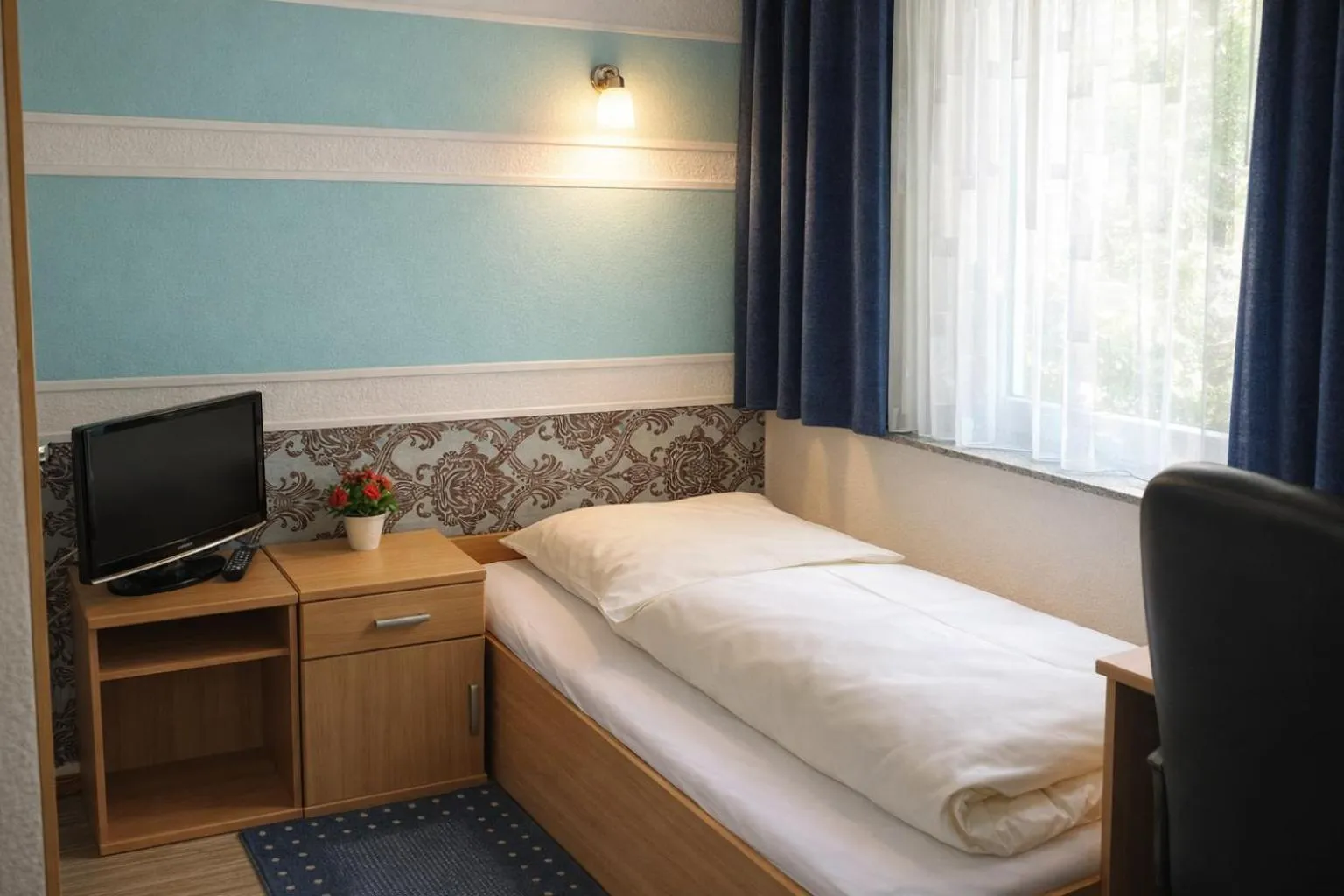 Bedroom, Bed in Pension Central Nuernberg-Fuerth