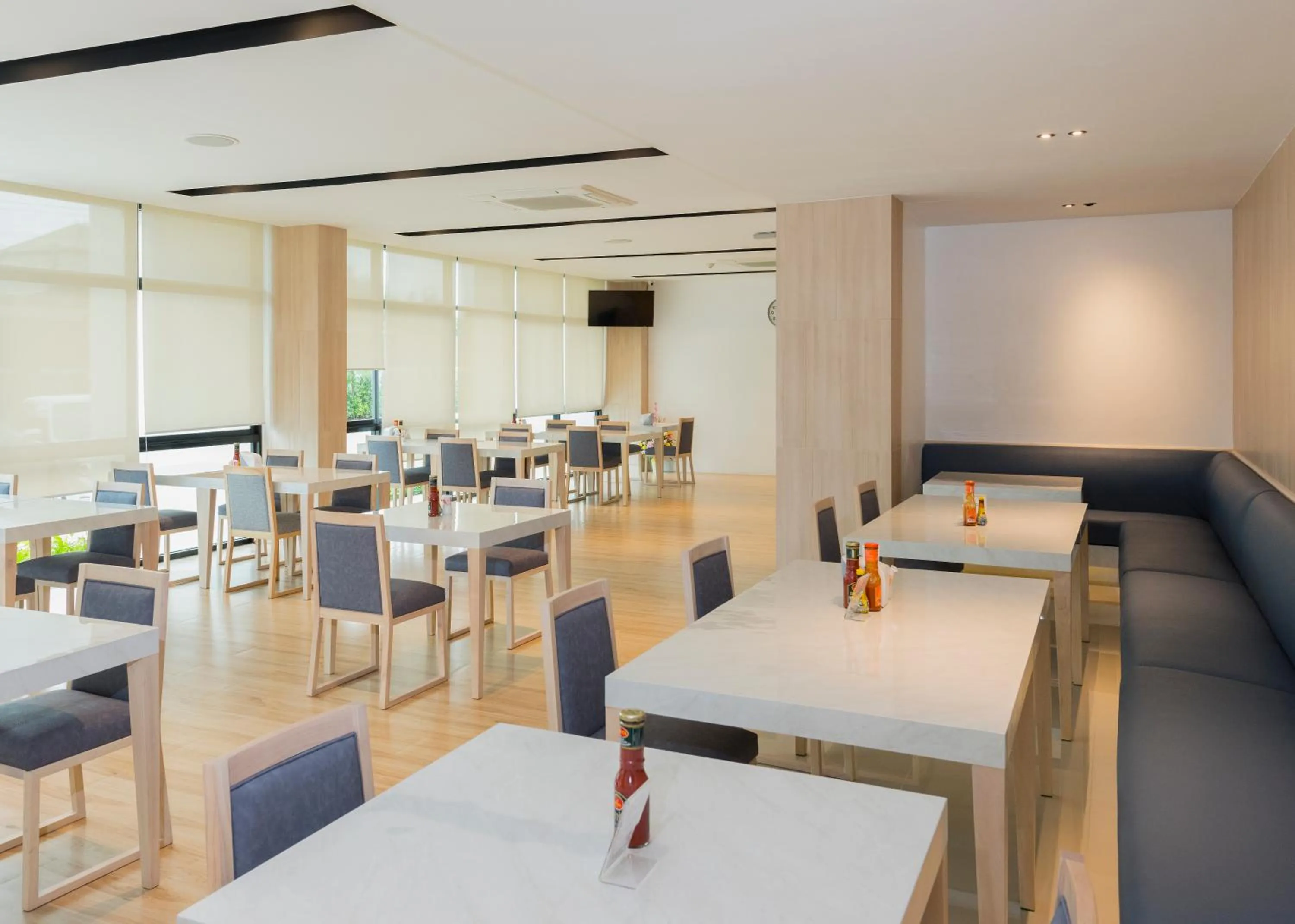 Restaurant/places to eat in Trat City Hotel