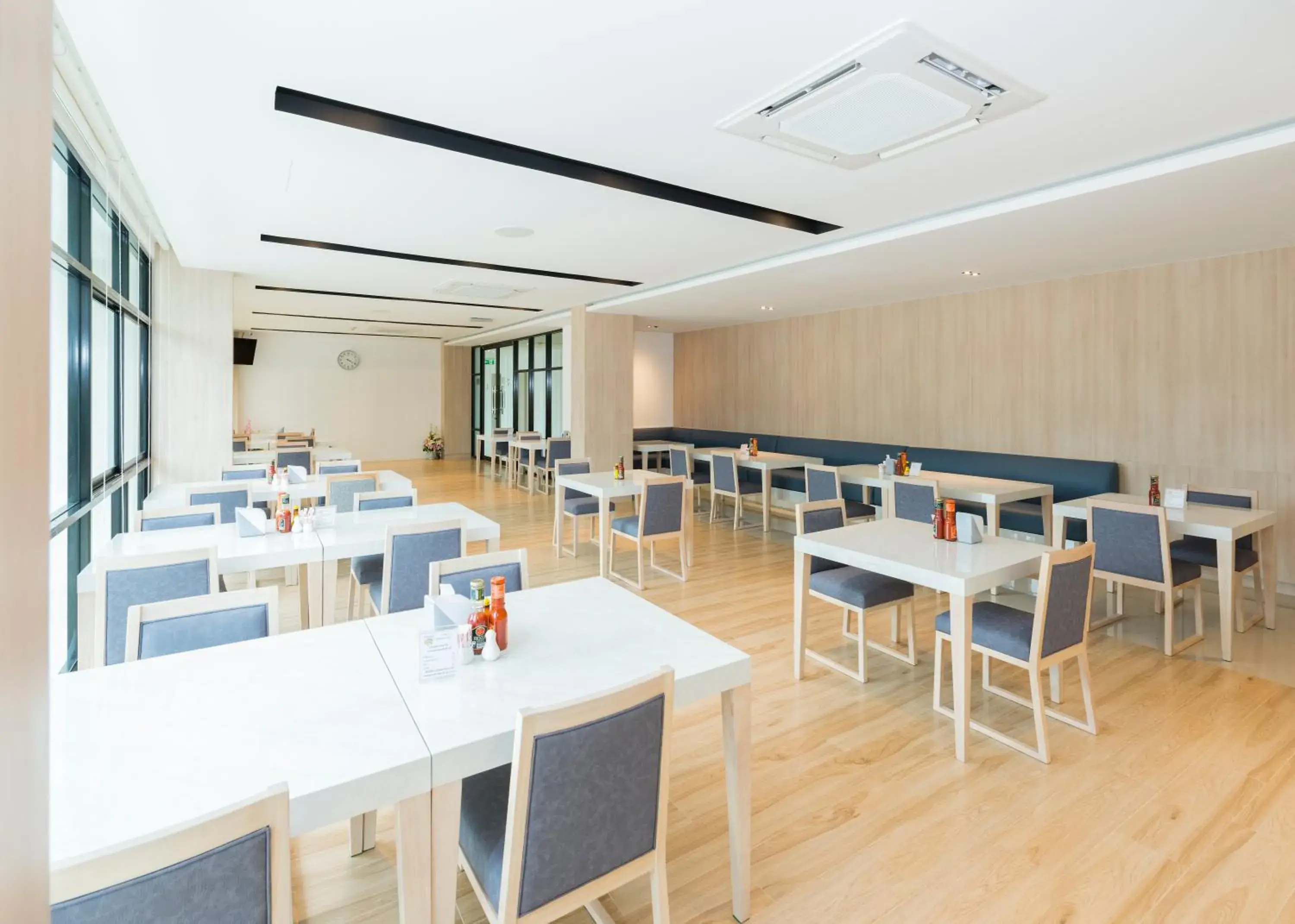 Restaurant/places to eat in Trat City Hotel Restaurant/places to eat in Trat City Hotel