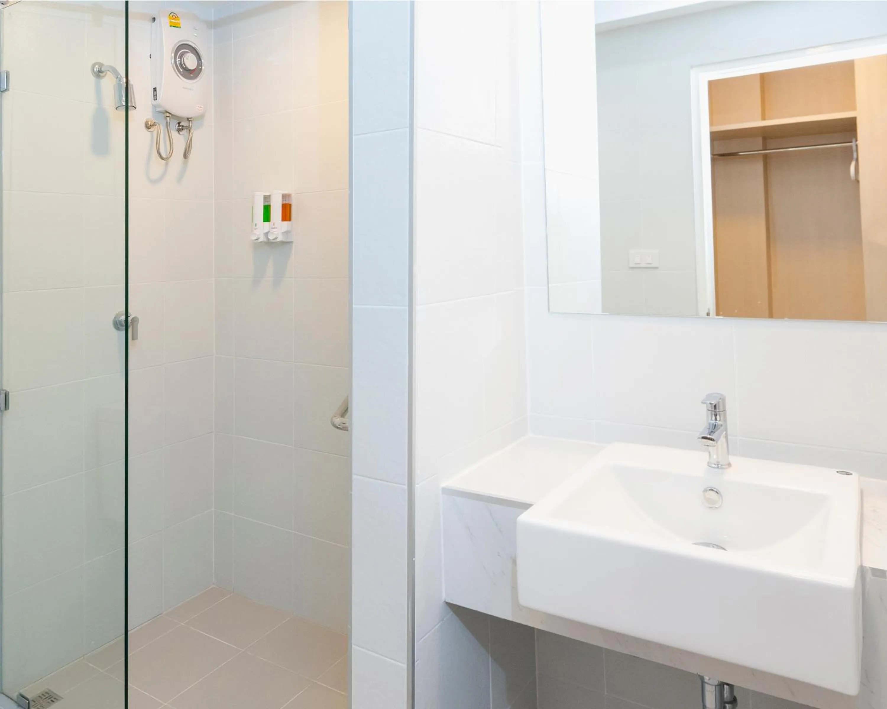 Shower in Trat City Hotel