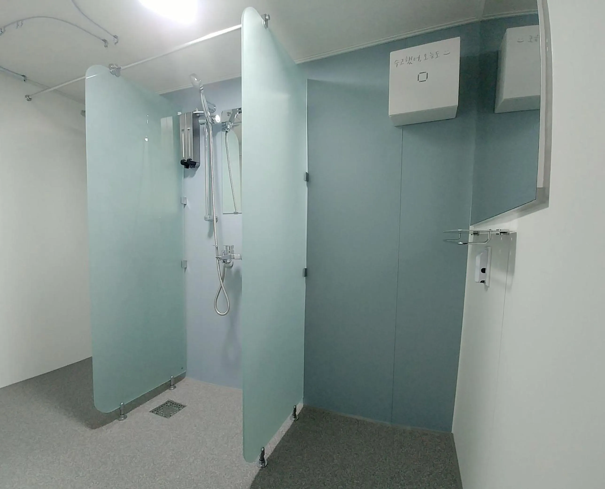 Shower in Jun Guesthouse