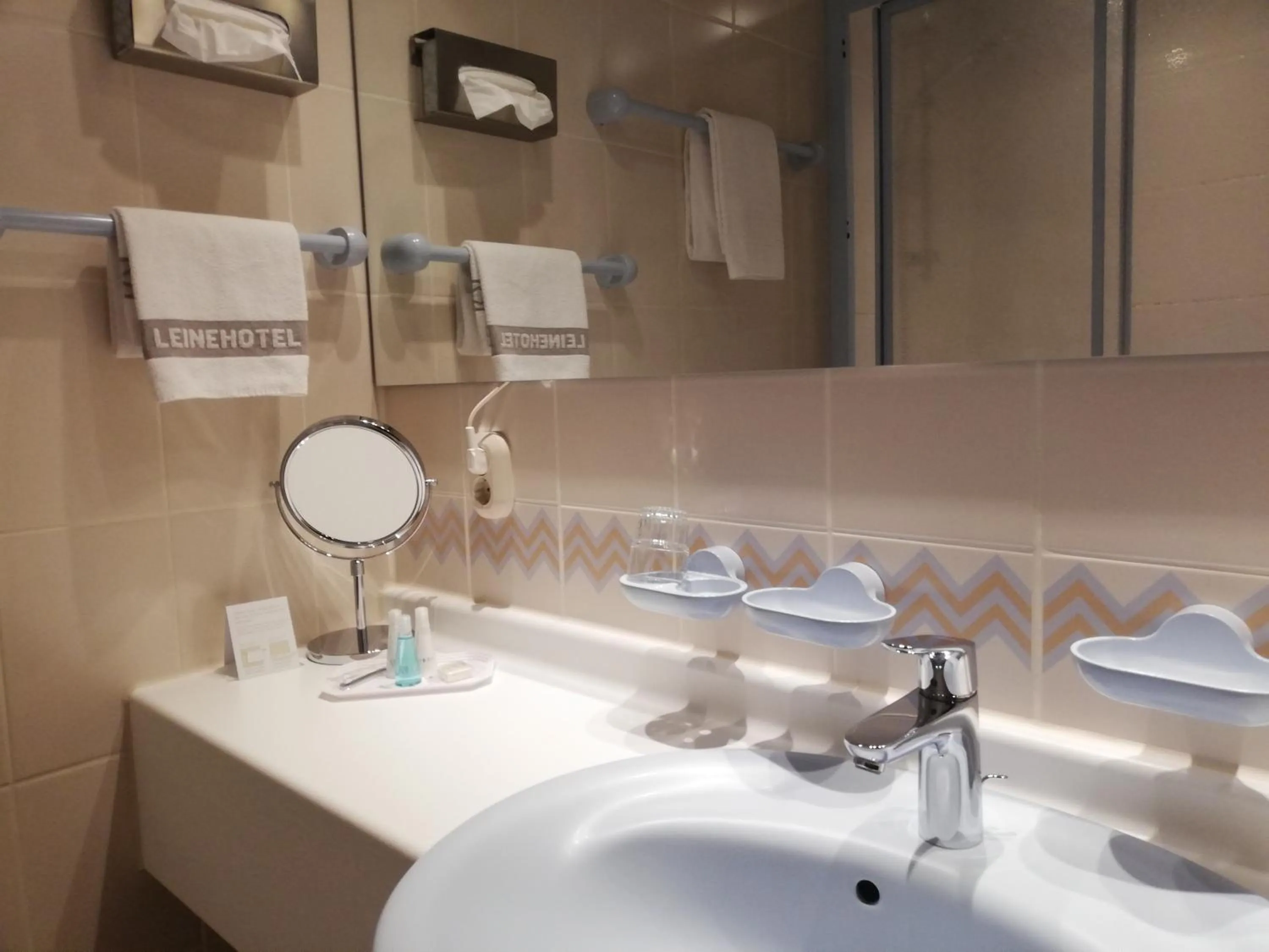 Bathroom in Leine Hotel