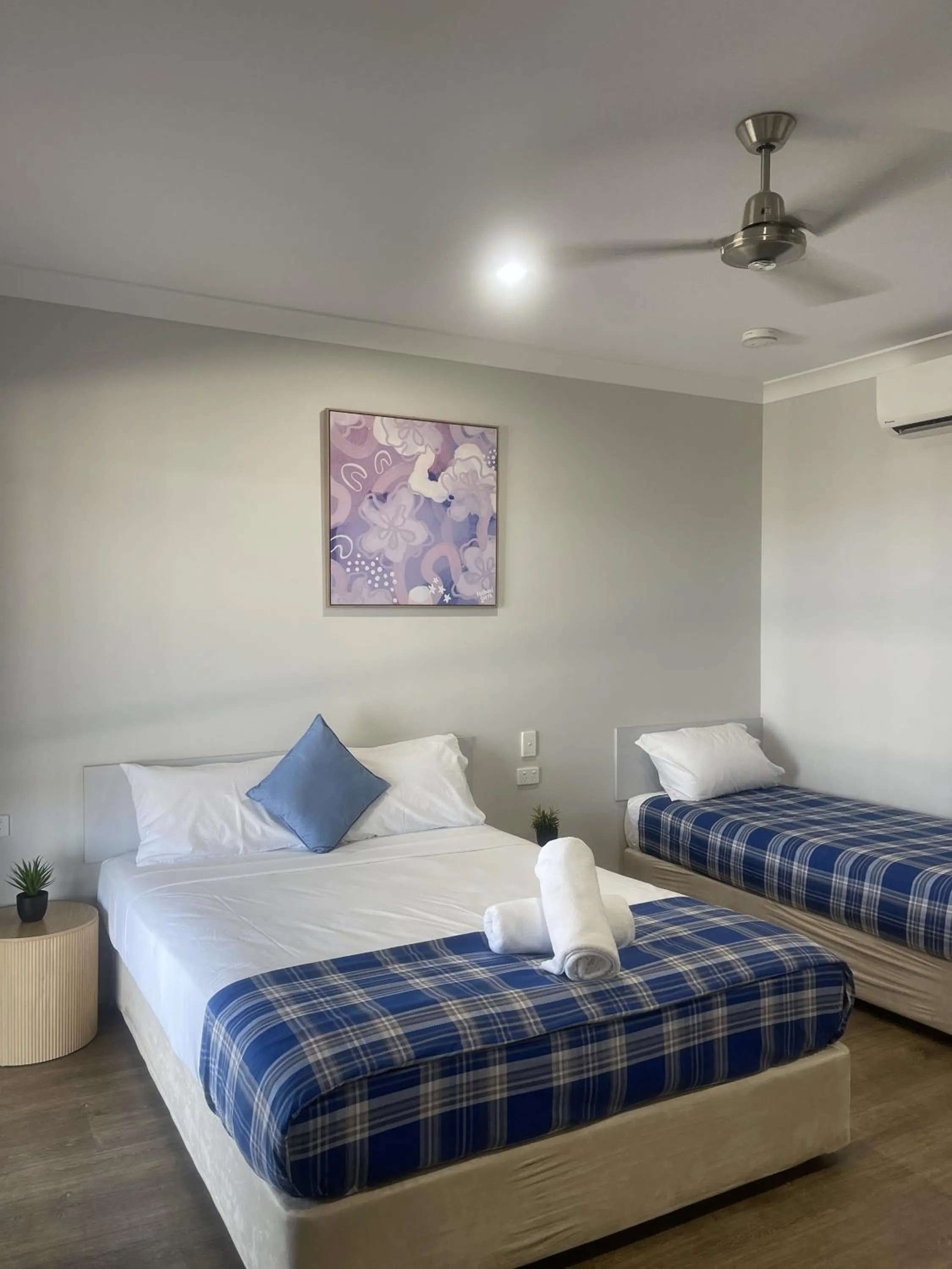 Bed in Reef Gardens Motel
