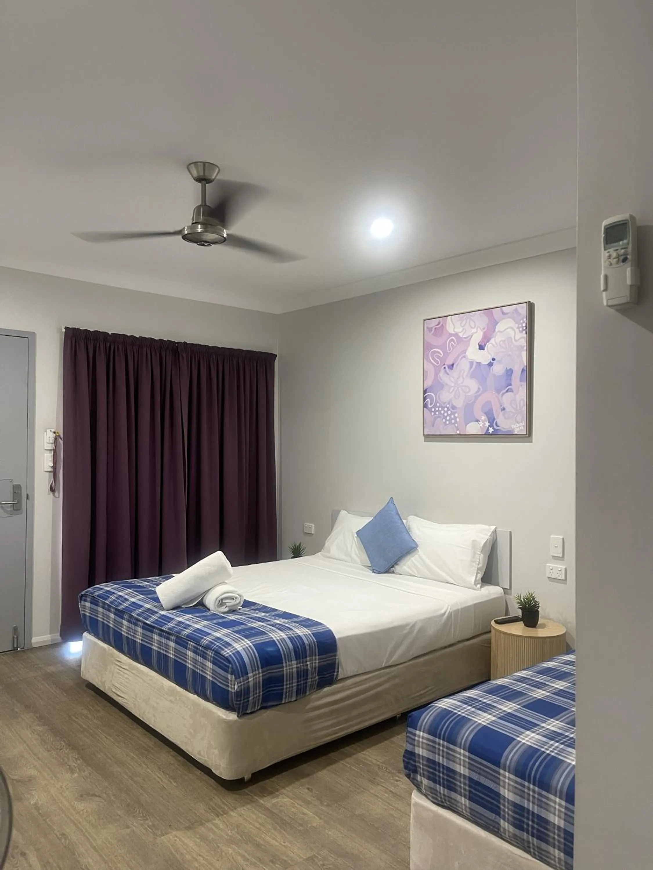 Bed in Reef Gardens Motel