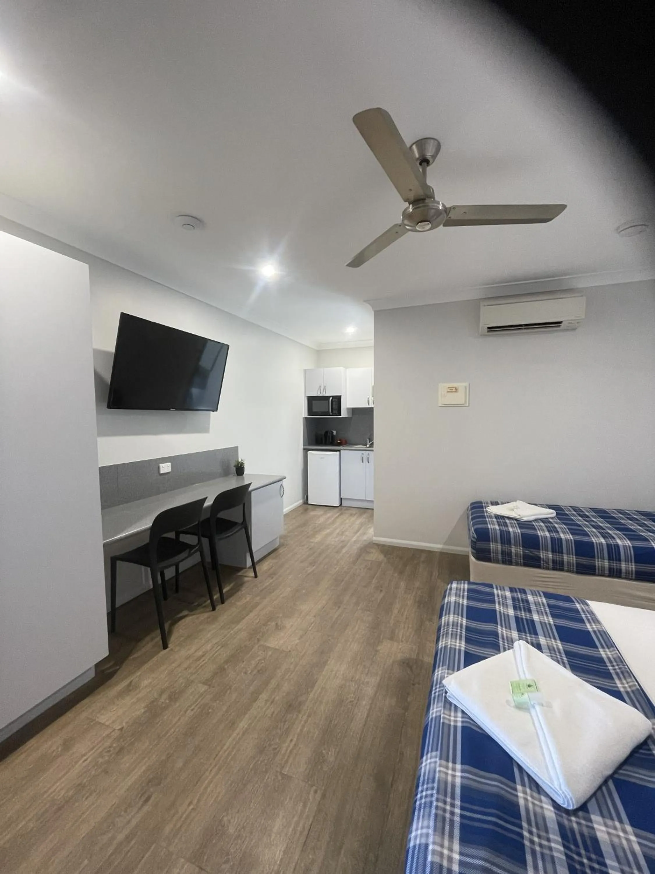 Bed in Reef Gardens Motel