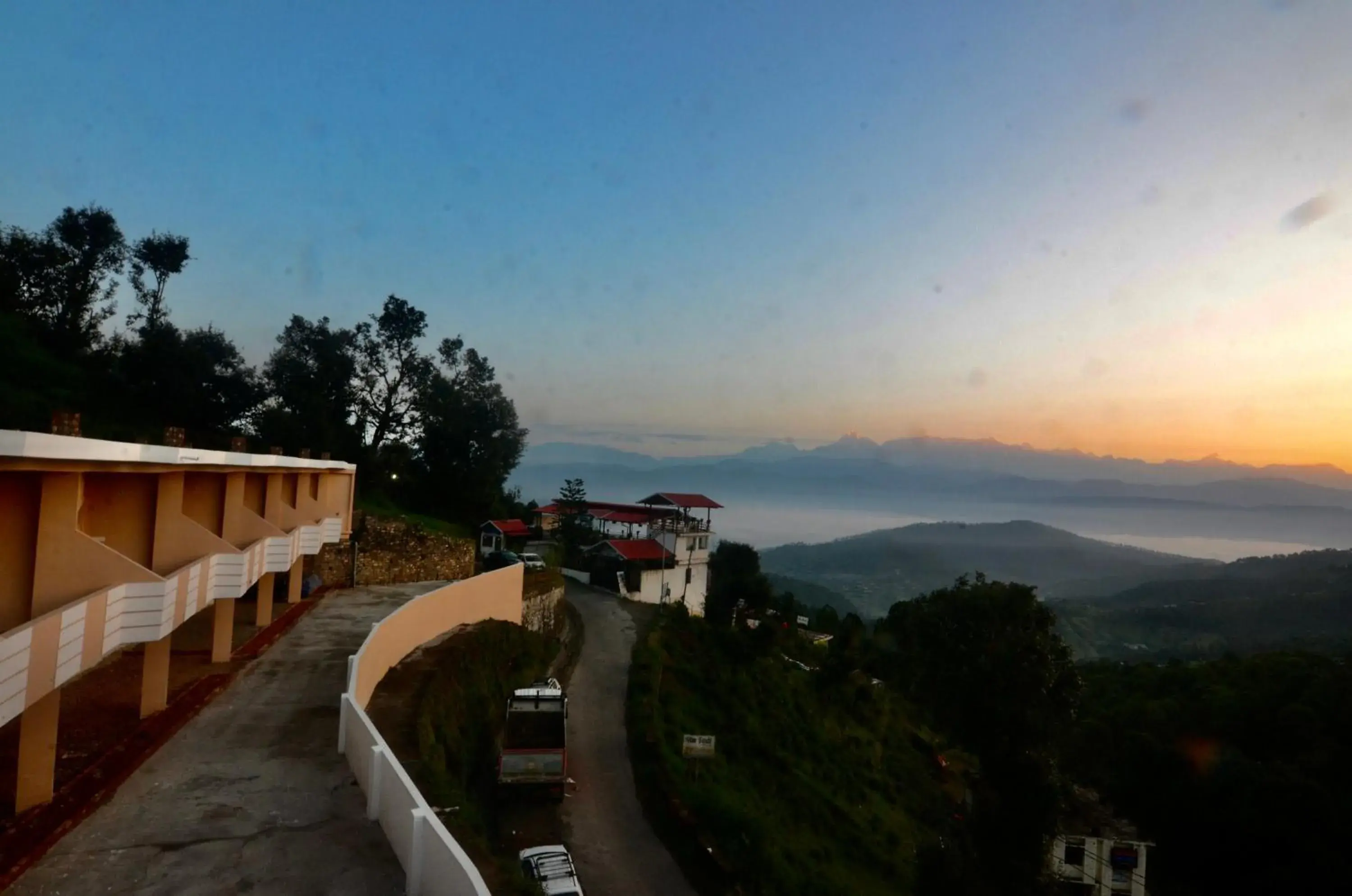 Mountain view in Uttarakhand resort Mountain view in Uttarakhand resort