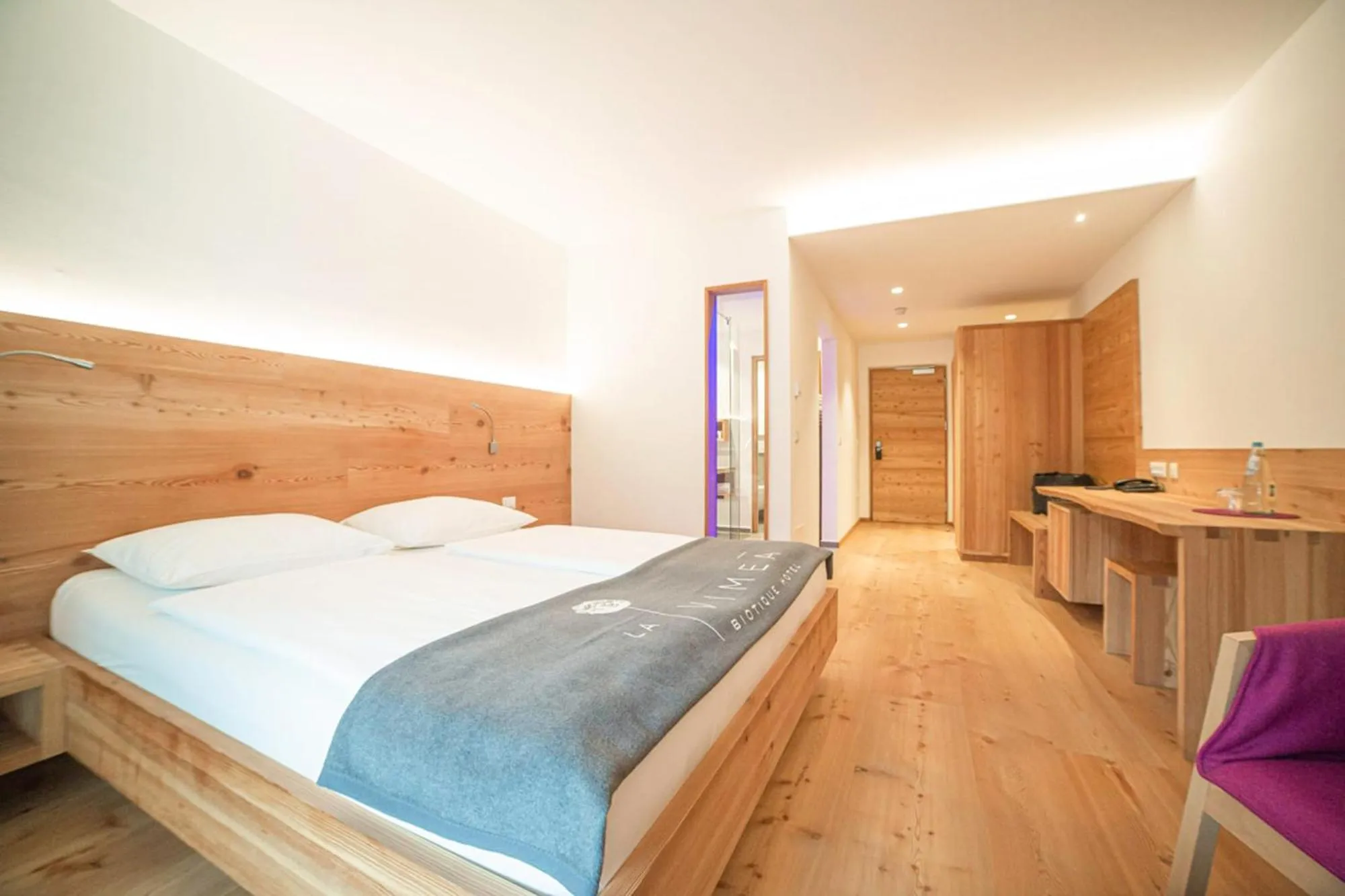 Photo of the whole room, Bed in Vegan Hotel La Vimea